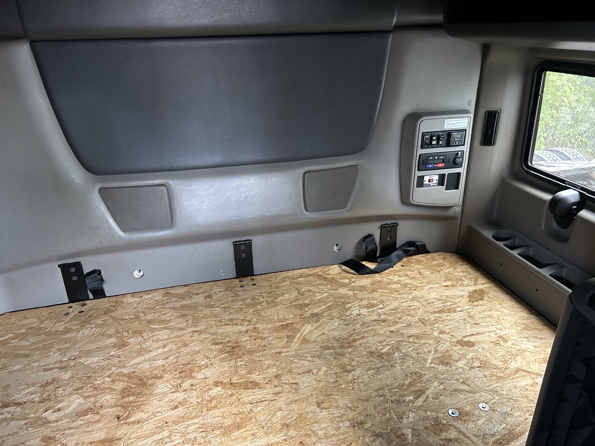 2022 International LT625 - image 5 of 5