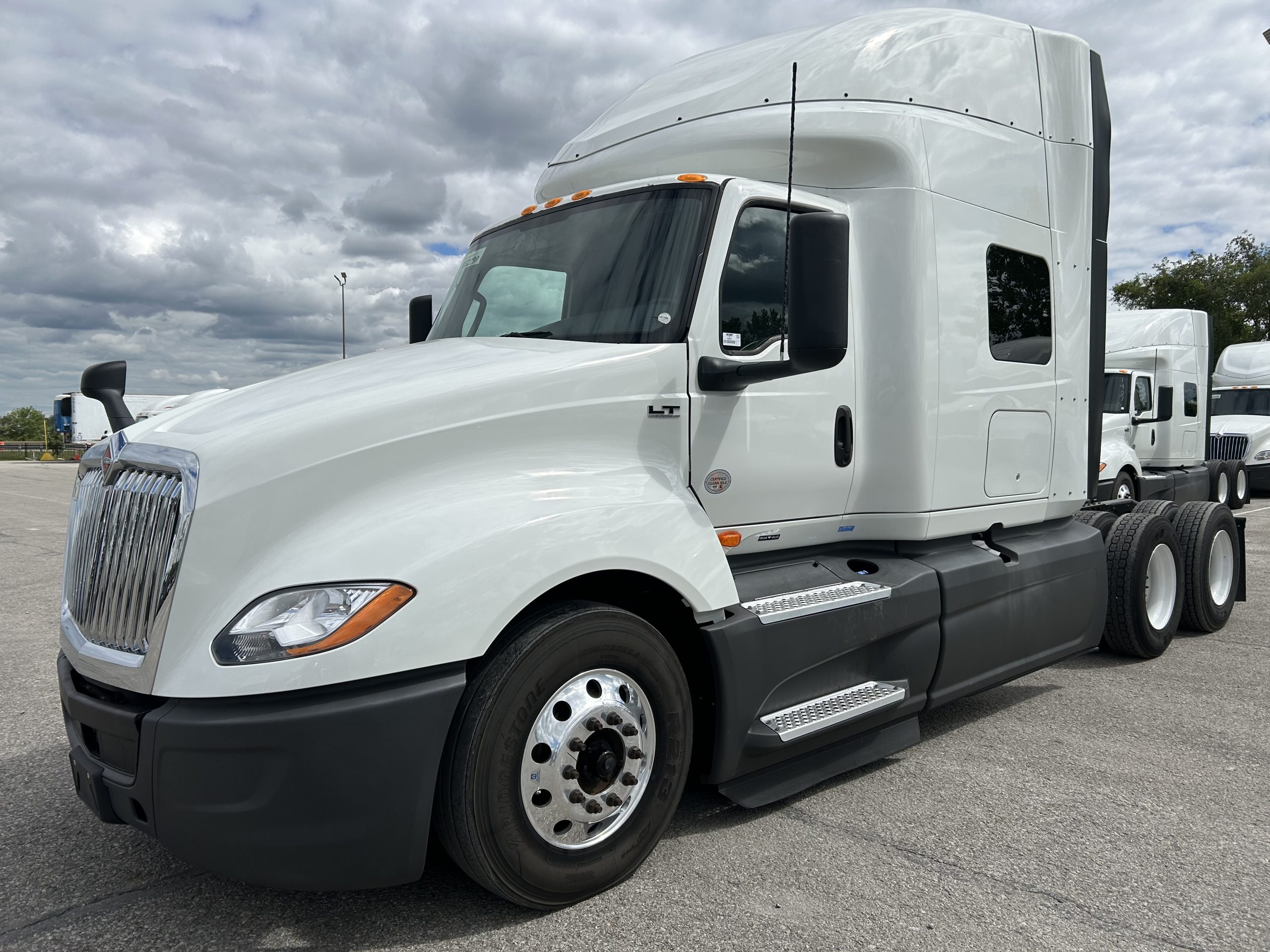 2022 International LT625 - image 1 of 5