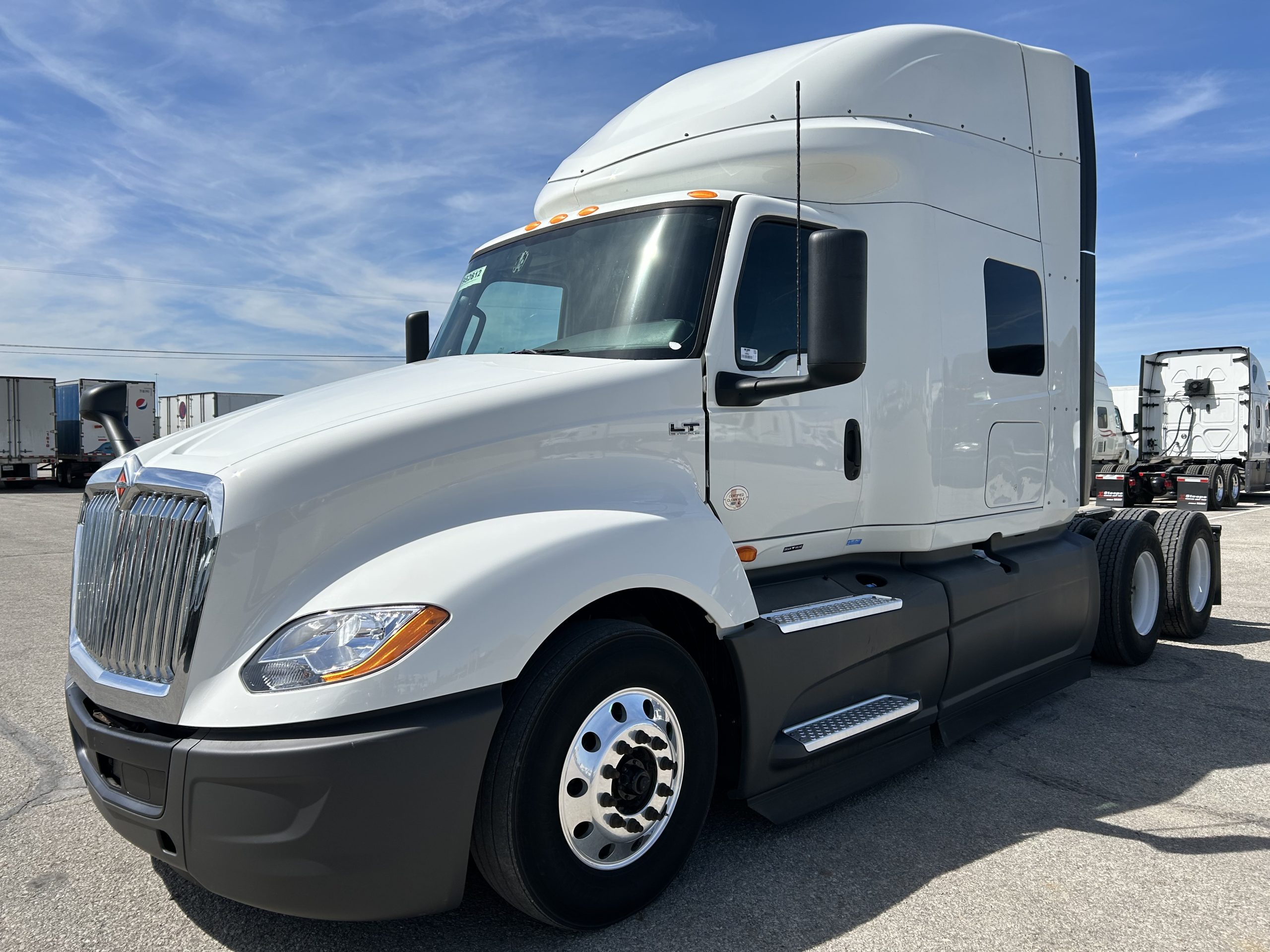 2022 International LT625 - image 1 of 6
