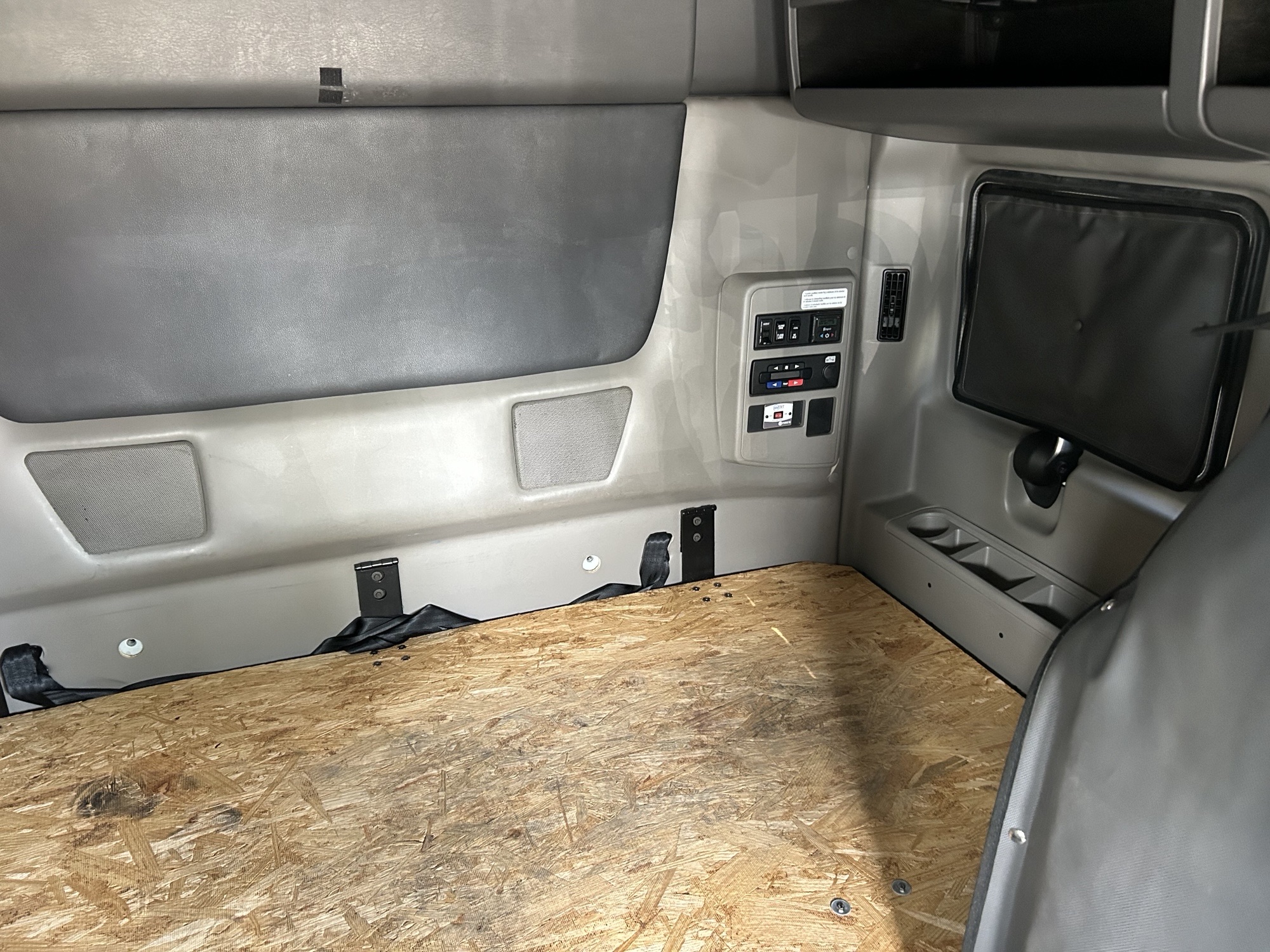 2022 International LT625 - image 6 of 6