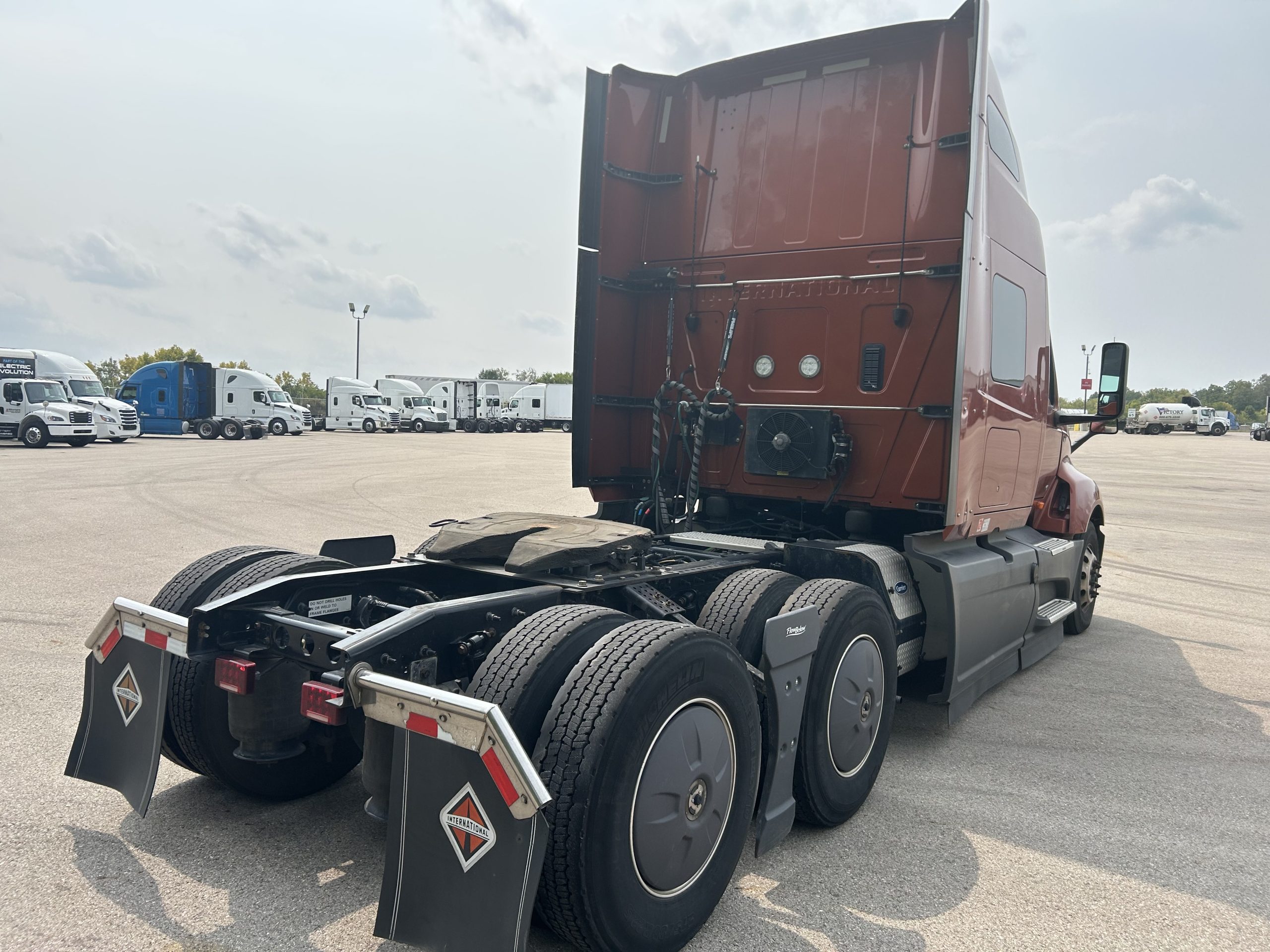 2022 International LT625 - image 1 of 6