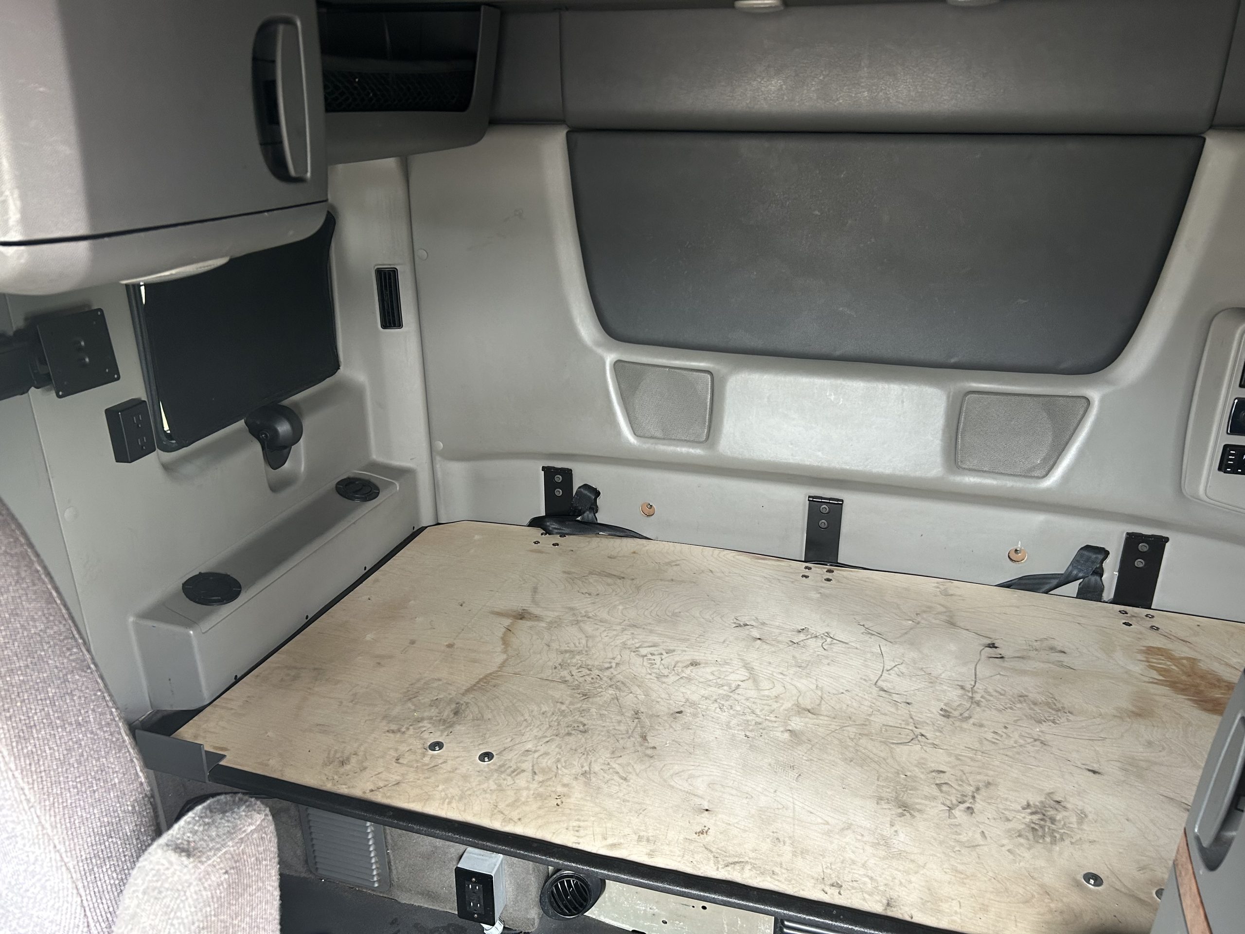 2022 International LT625 - image 2 of 6