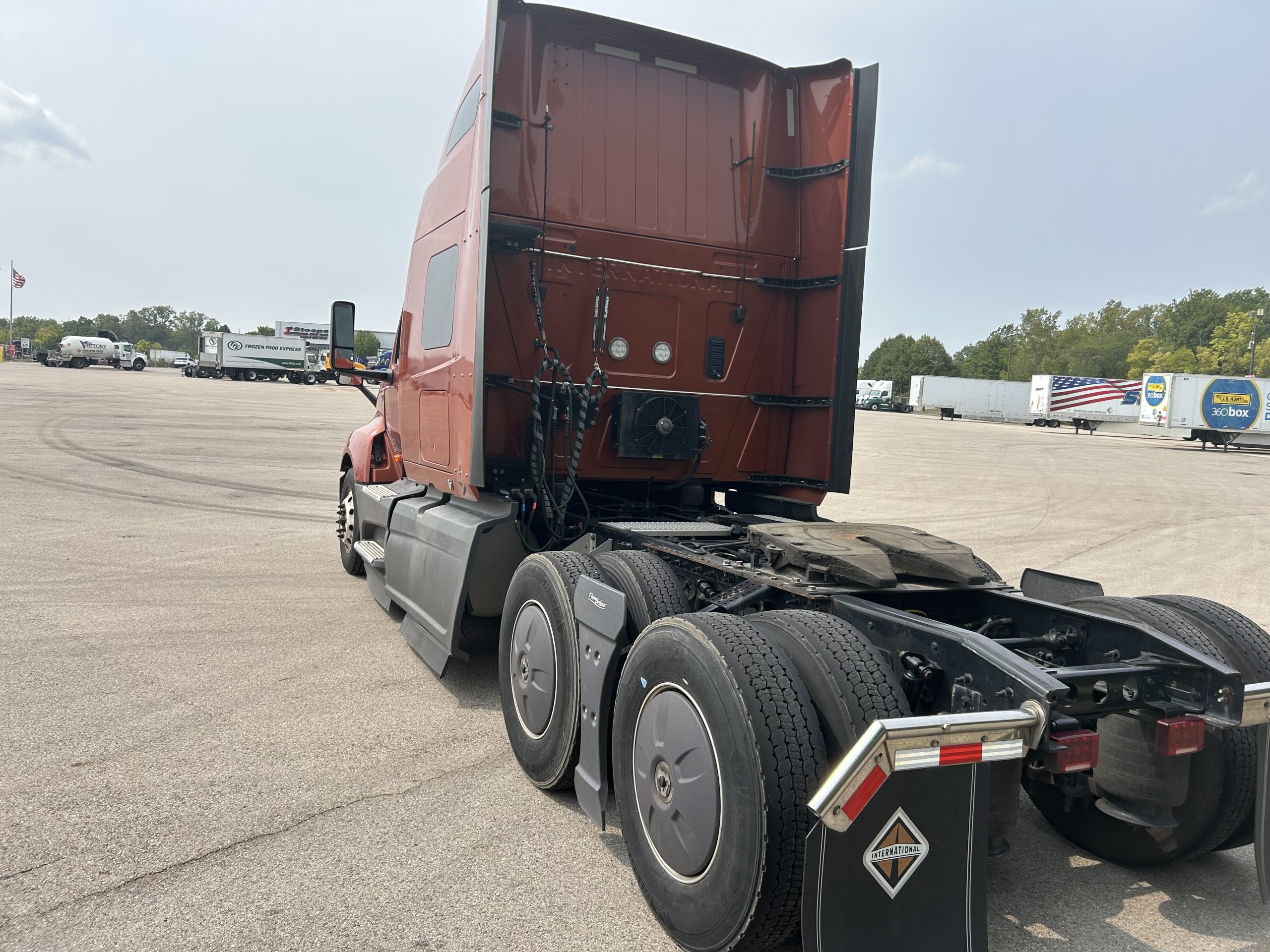 2022 International LT625 - image 3 of 6