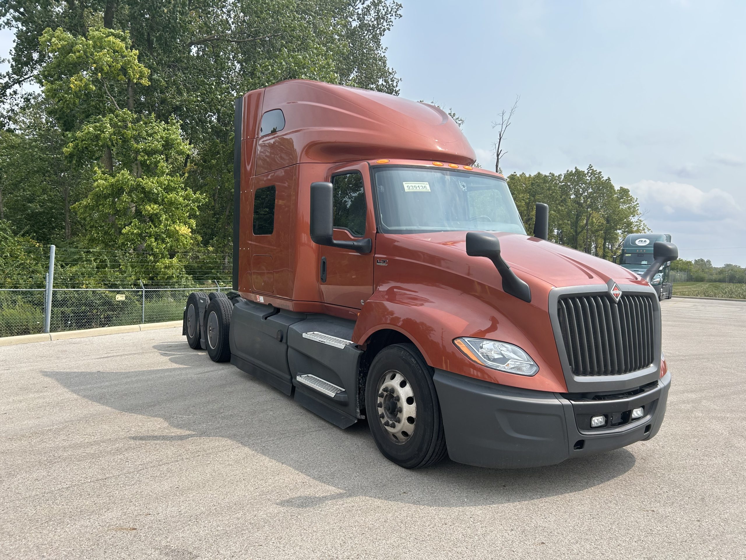 2022 International LT625 - image 5 of 6