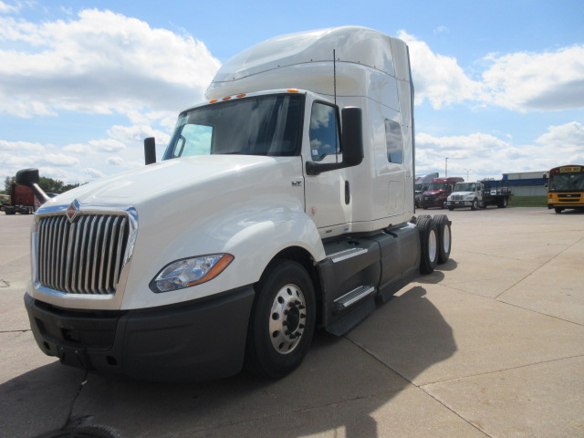 2022 International LT625 - image 1 of 6