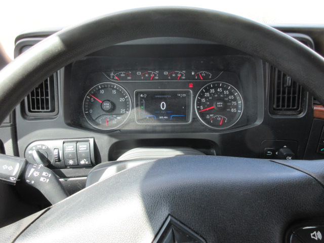 2022 International LT625 - image 6 of 6