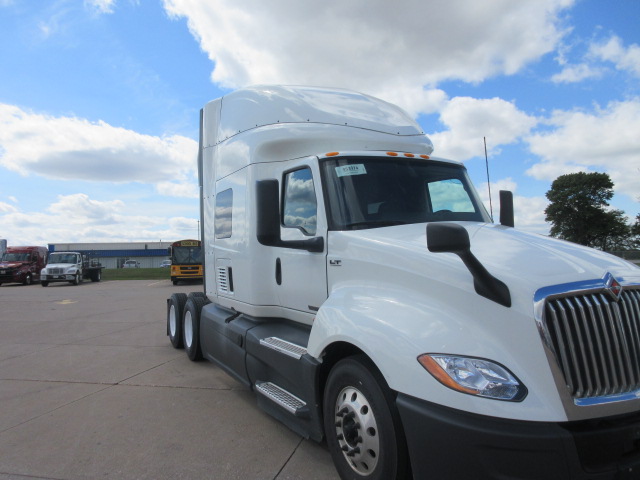 2022 International LT625 - image 3 of 6