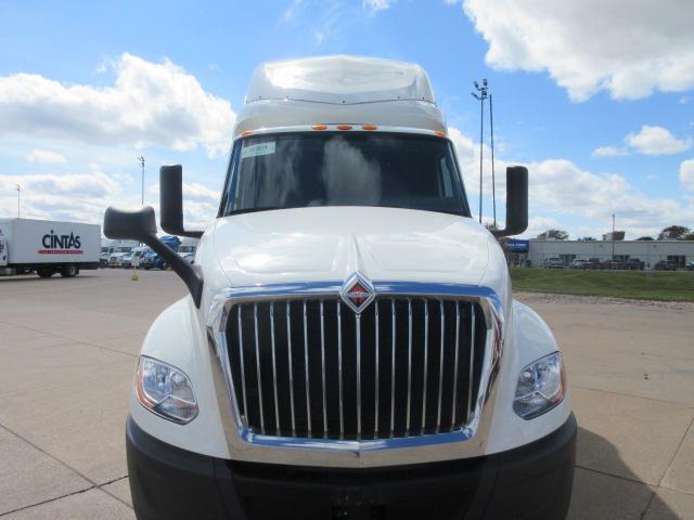 2022 International LT625 - image 2 of 6