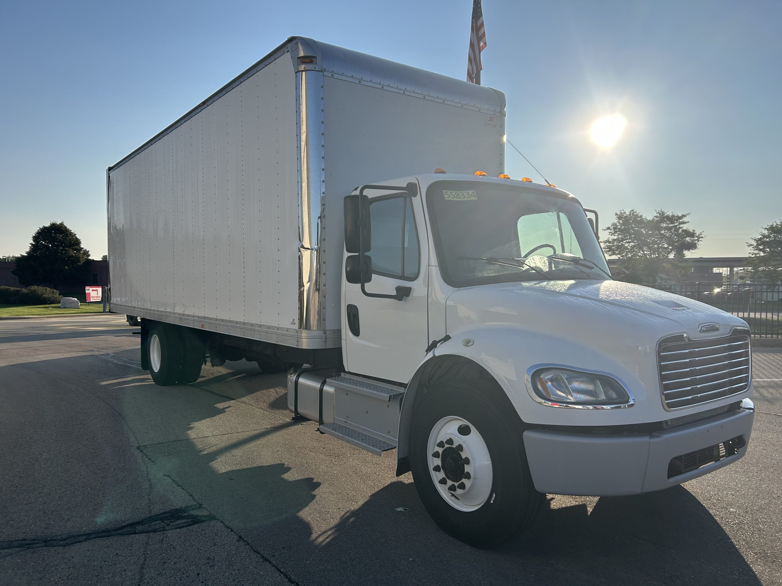 2018 Freightliner M2 106 - image 3 of 6