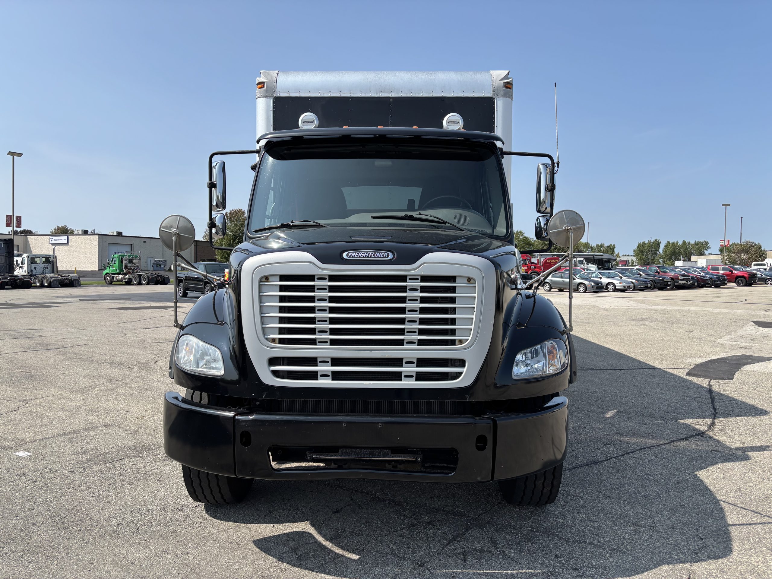 2018 Freightliner M2112 - image 2 of 6