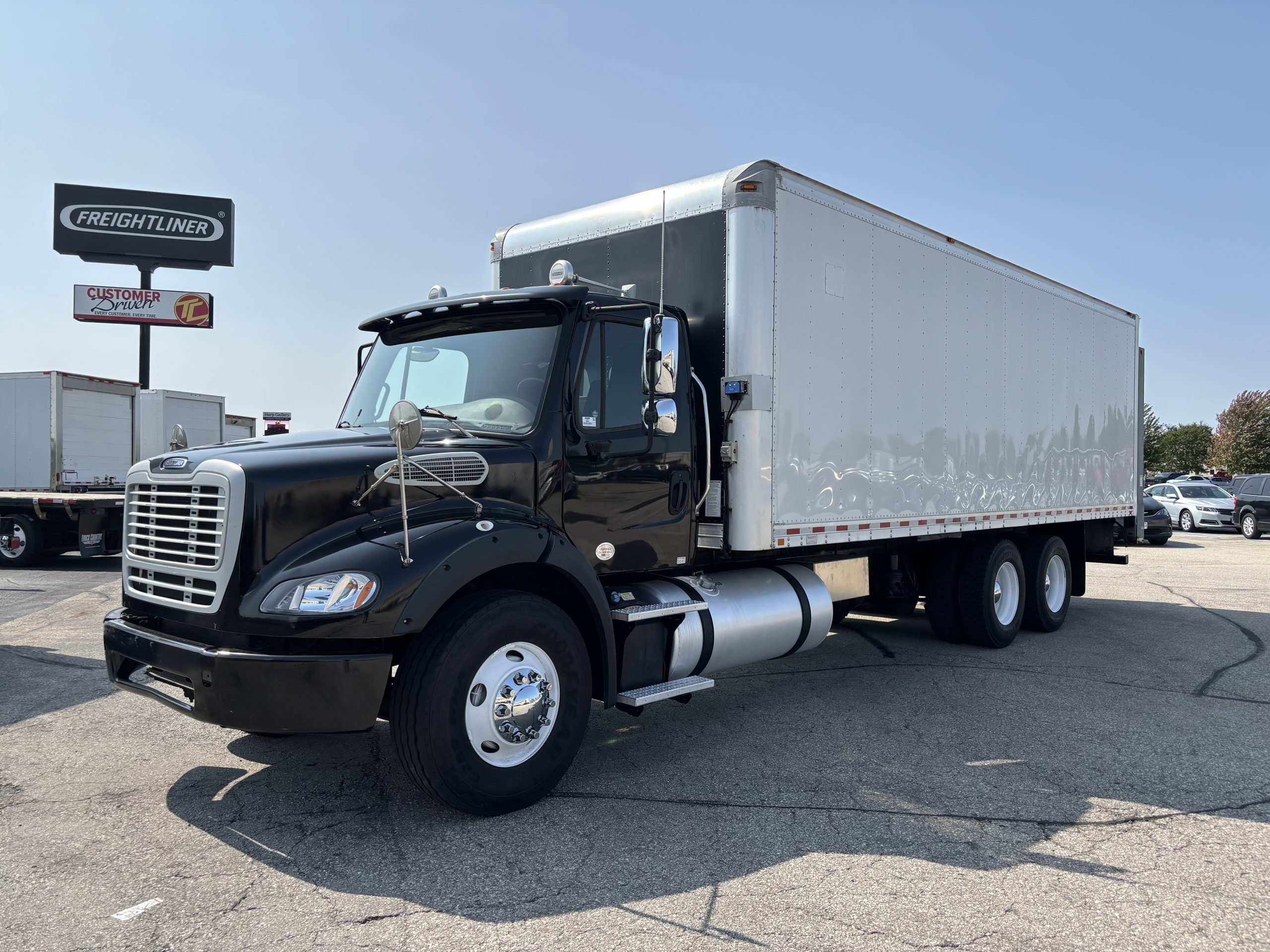 2018 Freightliner M2112 - image 1 of 6