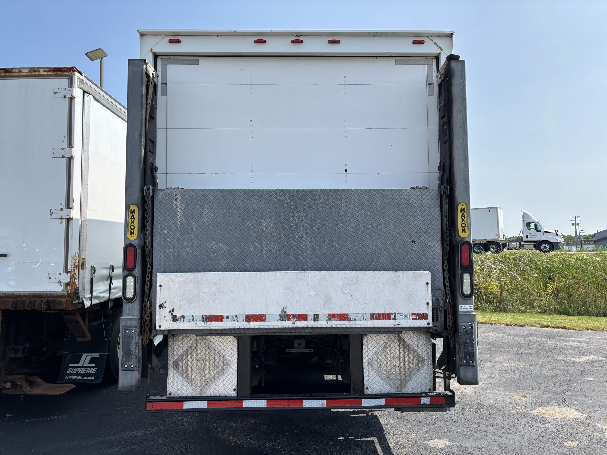 2018 Freightliner M2112 - image 4 of 6