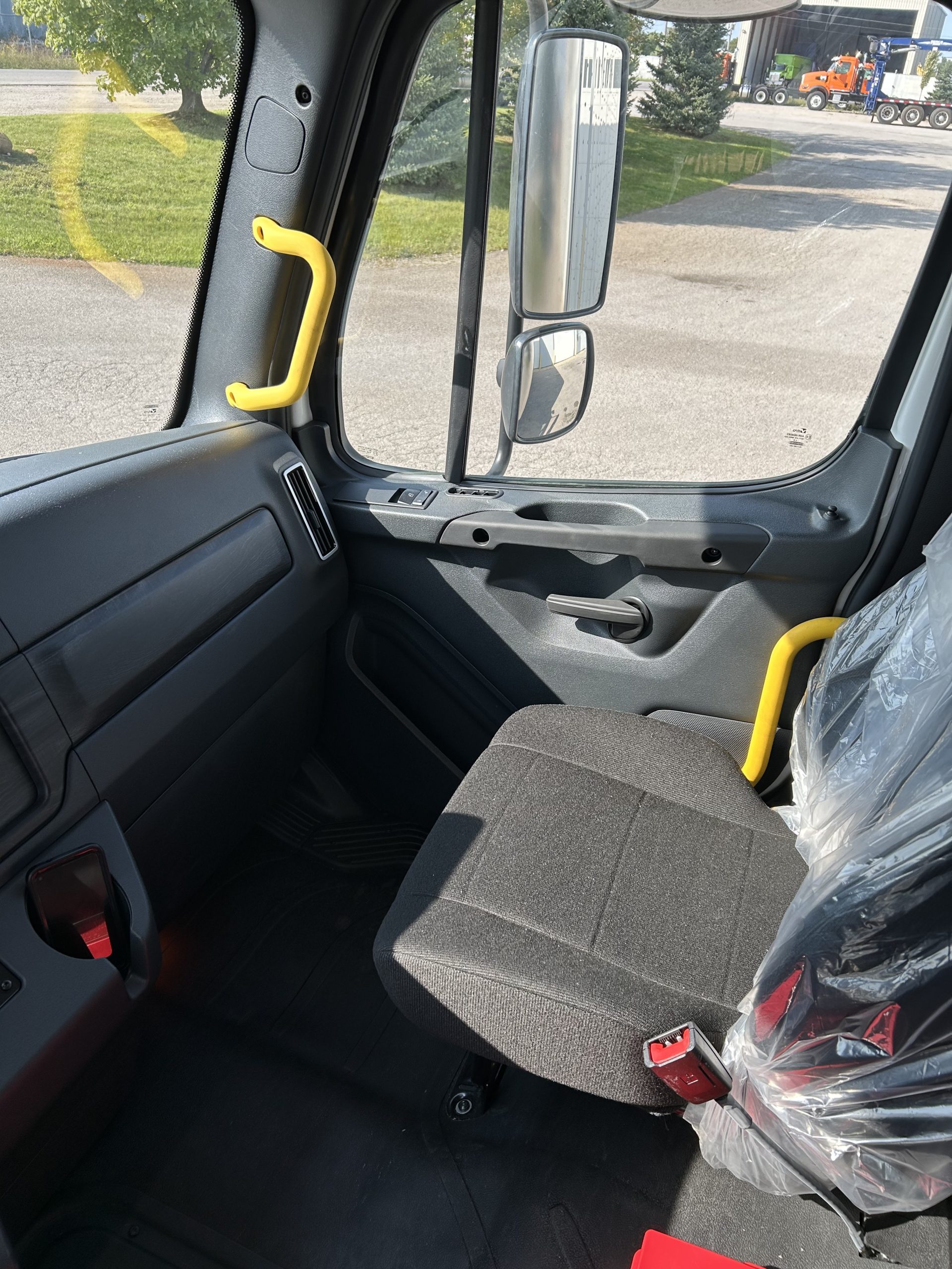2025 Freightliner M2 106+ - image 6 of 6