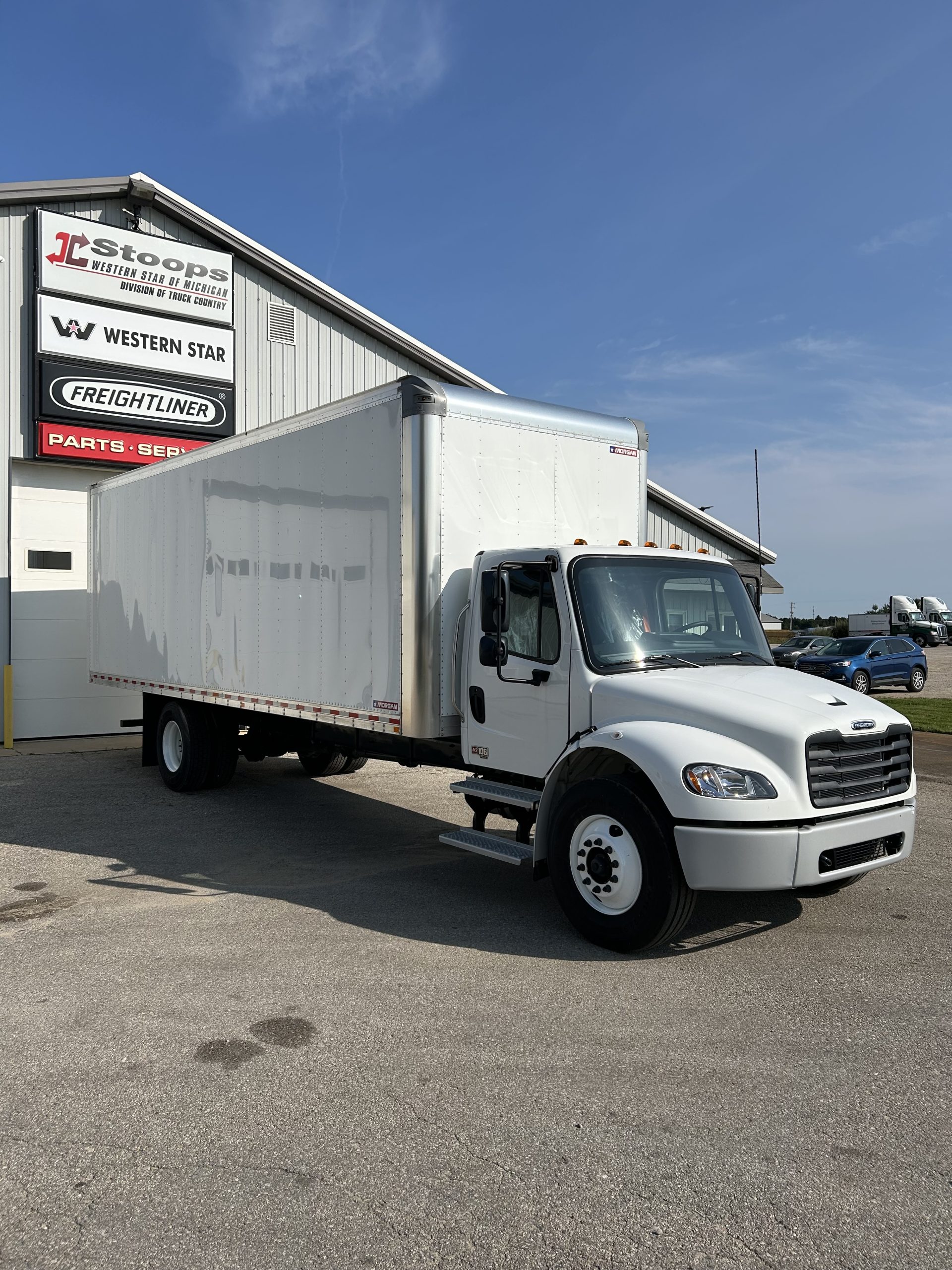 2025 Freightliner M2 106+ - image 3 of 6