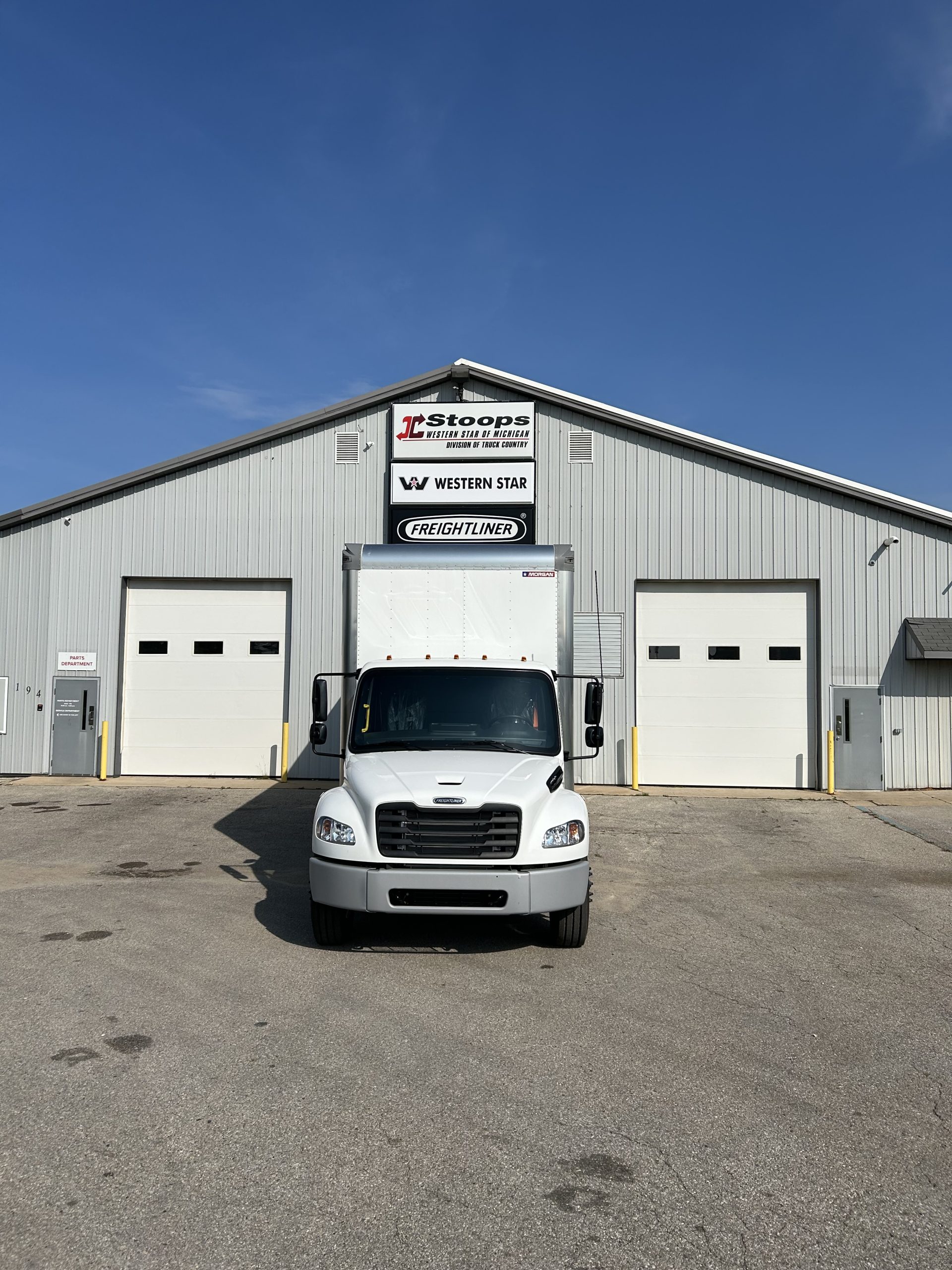 2025 Freightliner M2 106+ - image 2 of 6
