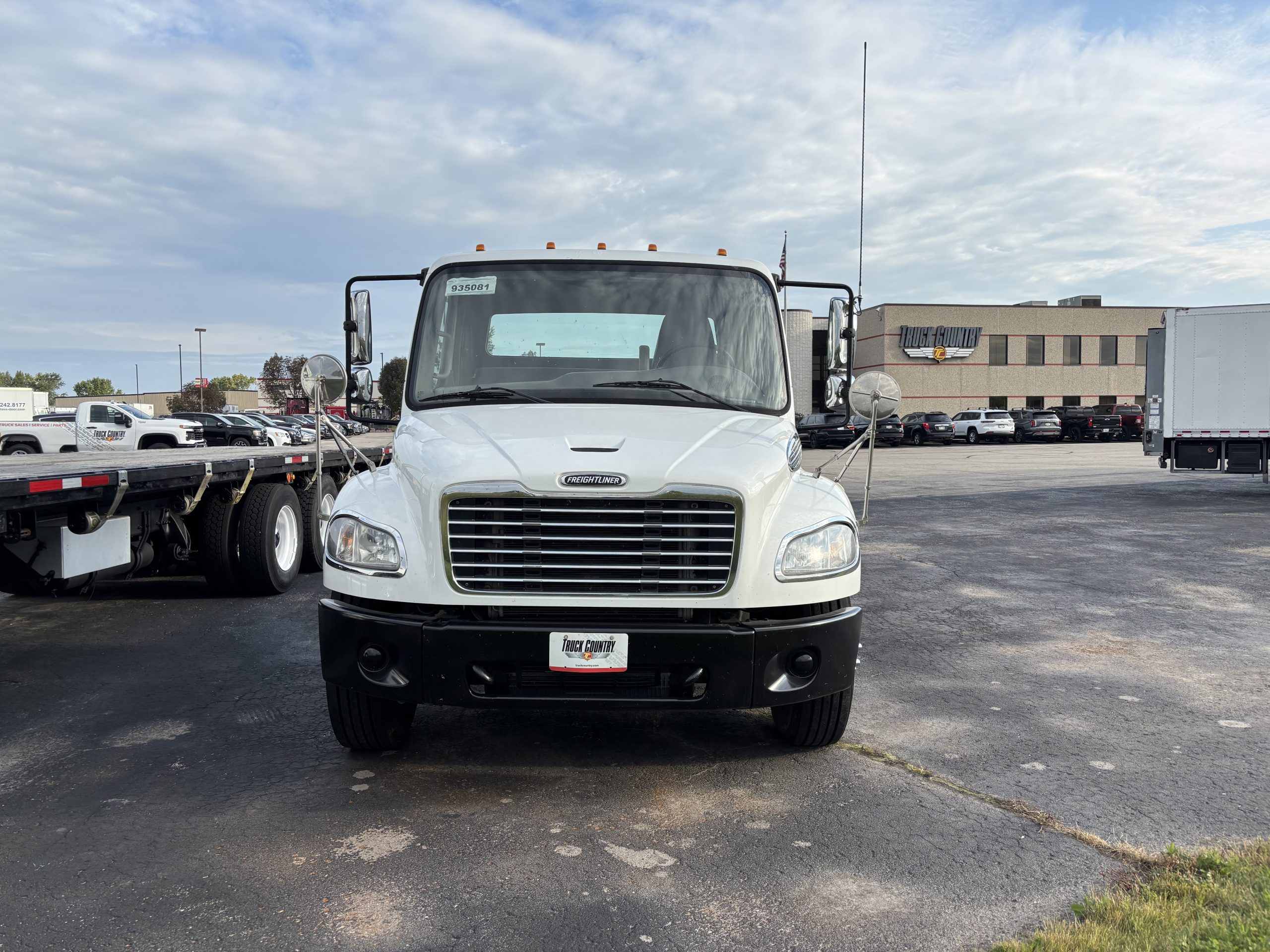 2019 Freightliner M2106 - image 2 of 6
