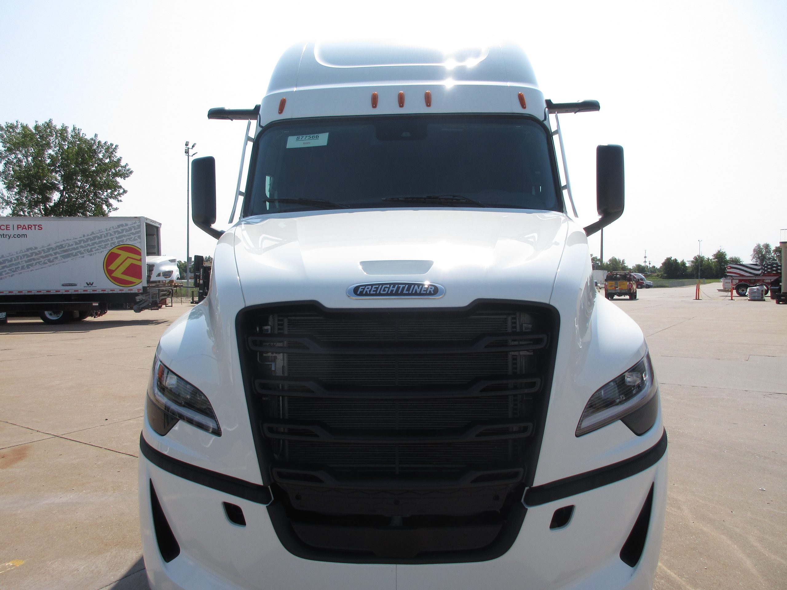 2026 Freightliner PJ126SLP - image 2 of 6