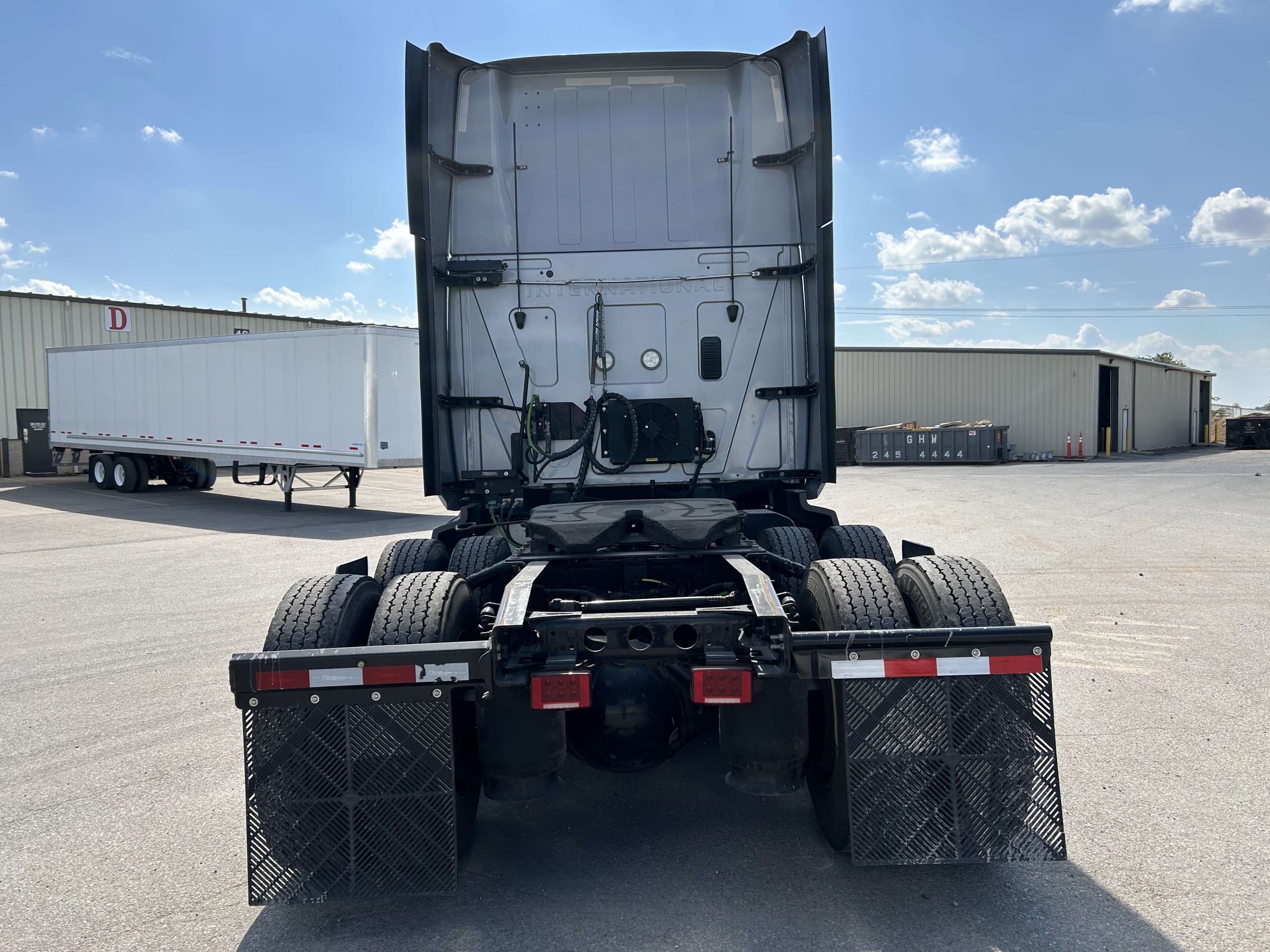 2022 International LT625 - image 4 of 6