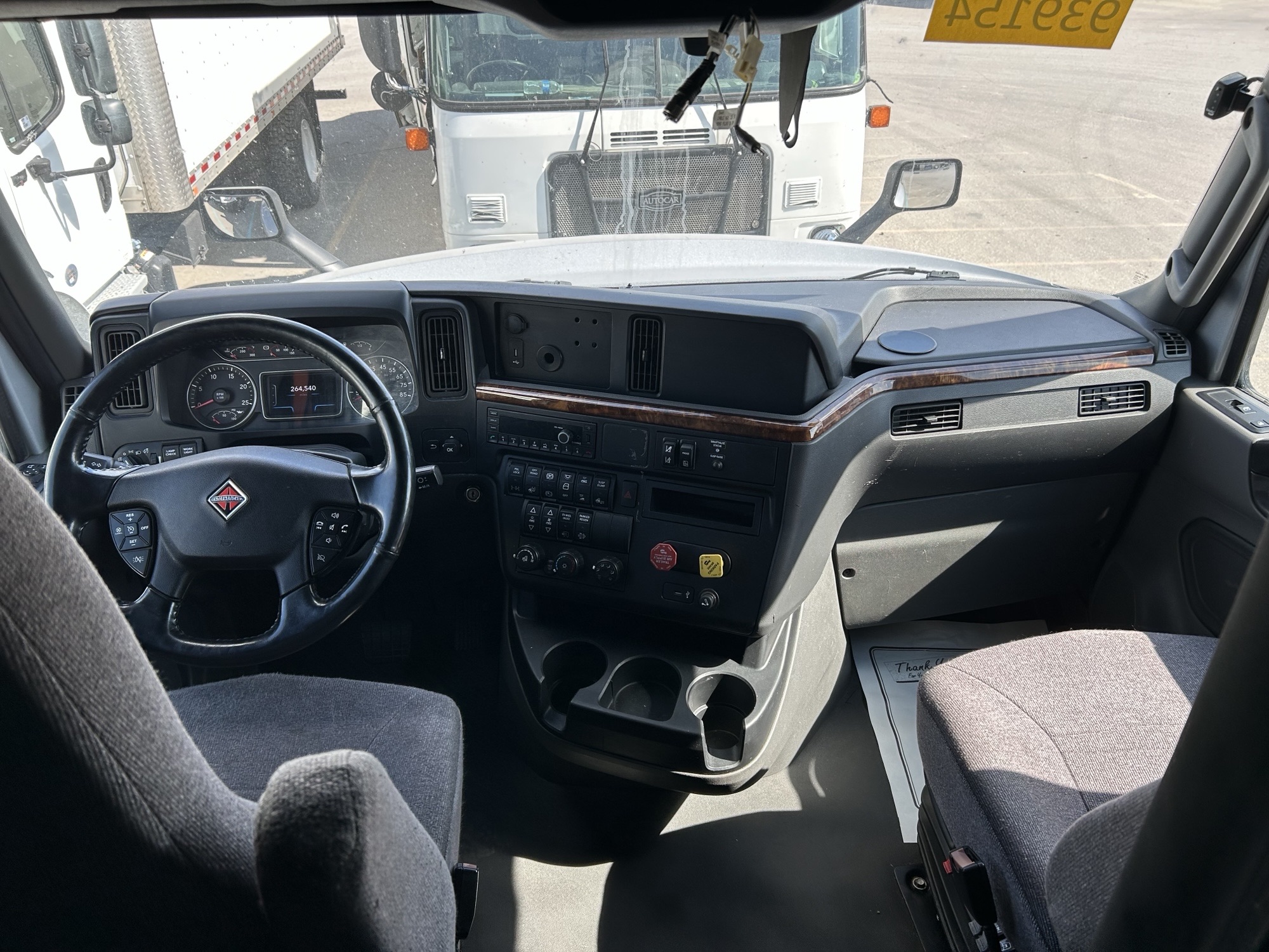 2022 International LT625 - image 5 of 6