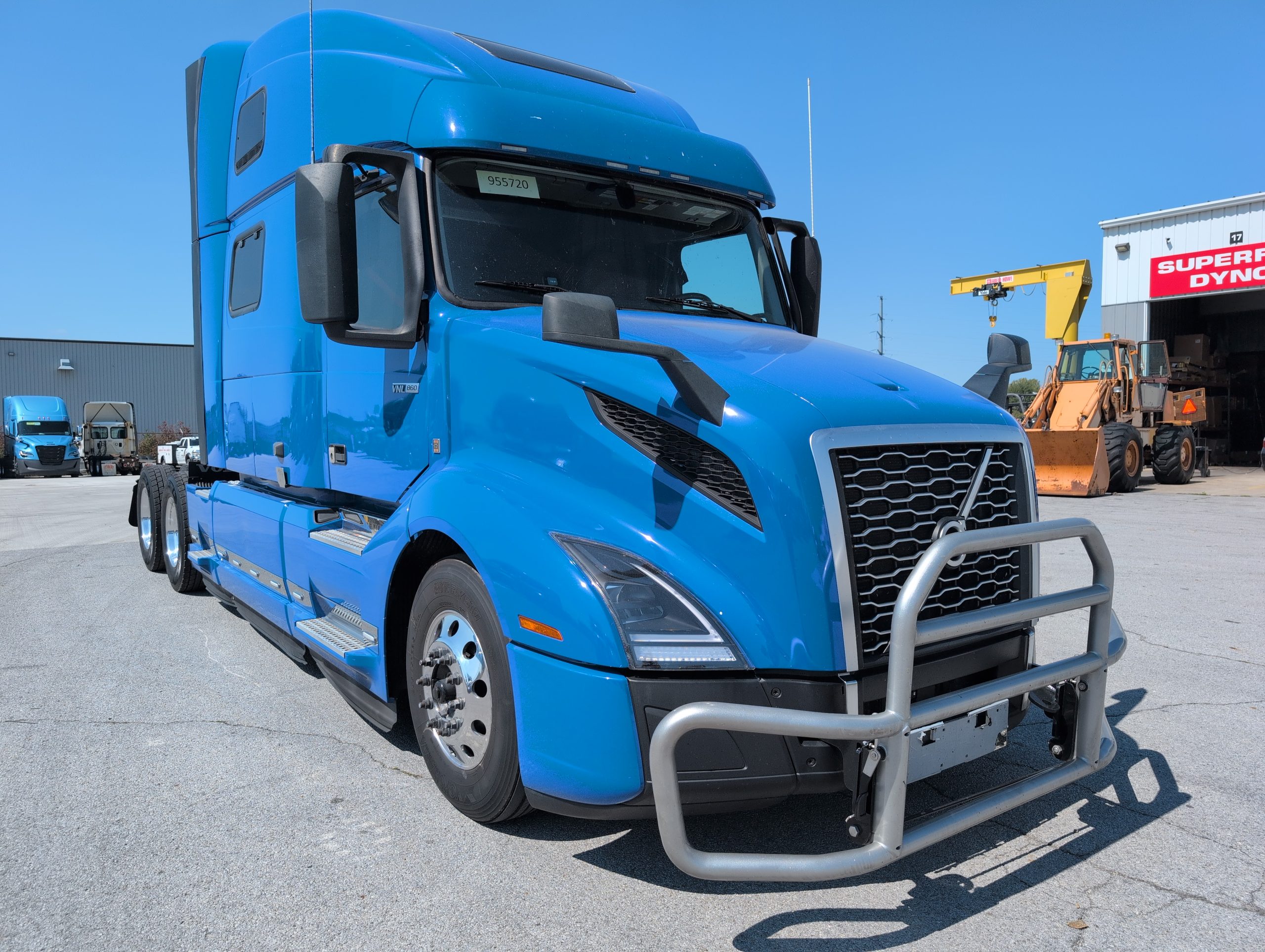 2022 Volvo VNL860 - image 3 of 6