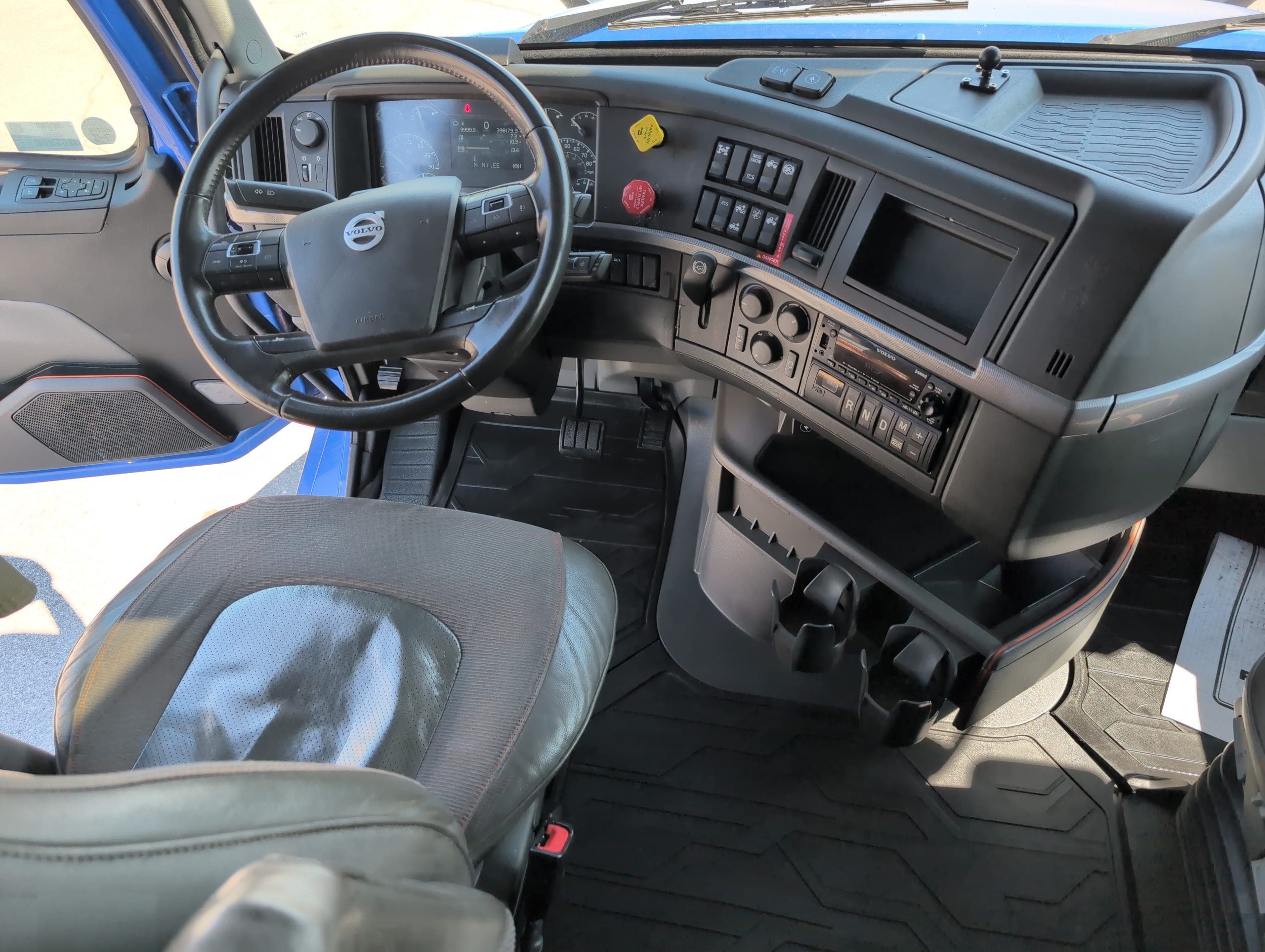 2022 Volvo VNL860 - image 5 of 6