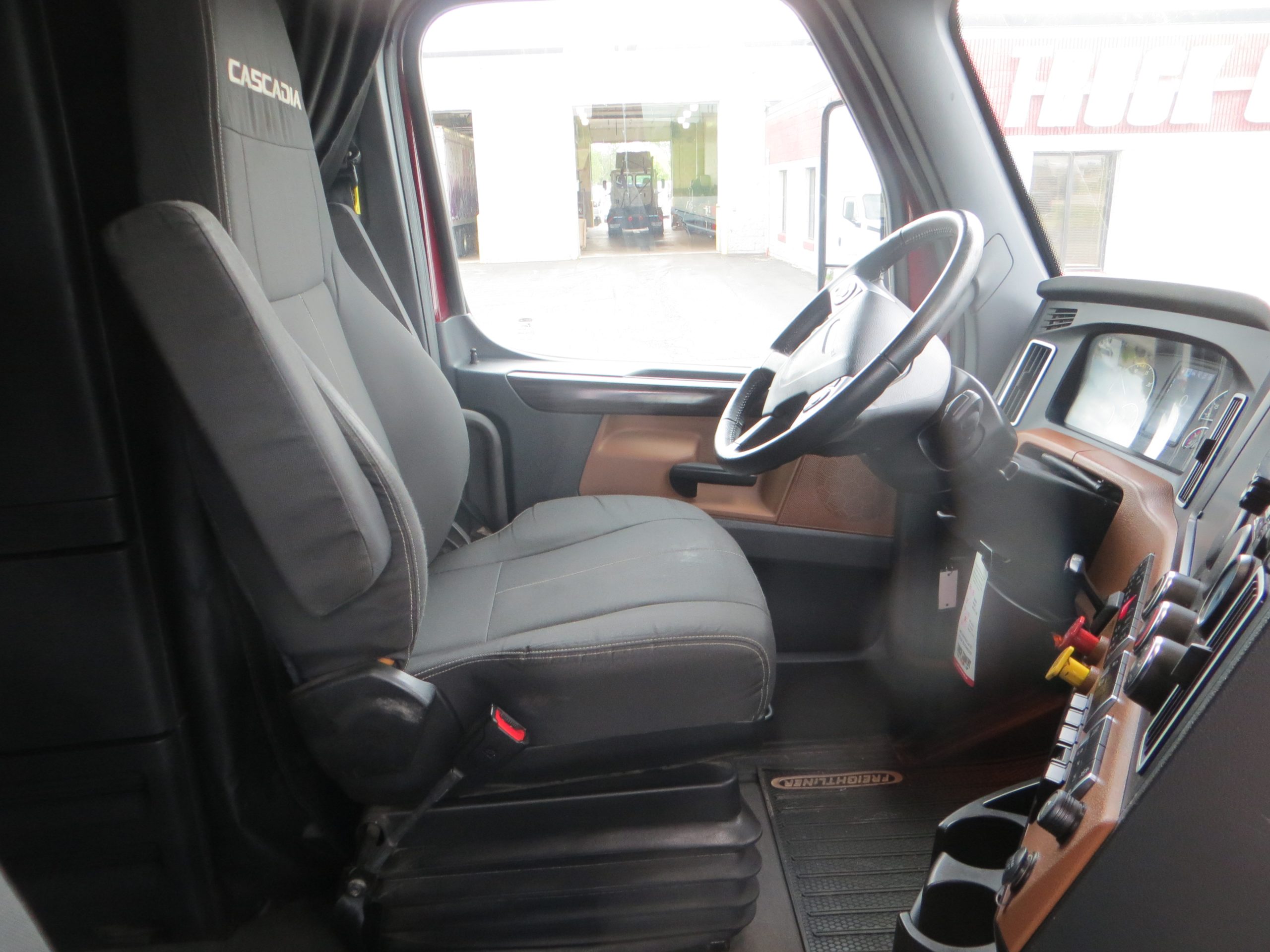 2021 Freightliner PT126SLP - image 5 of 6