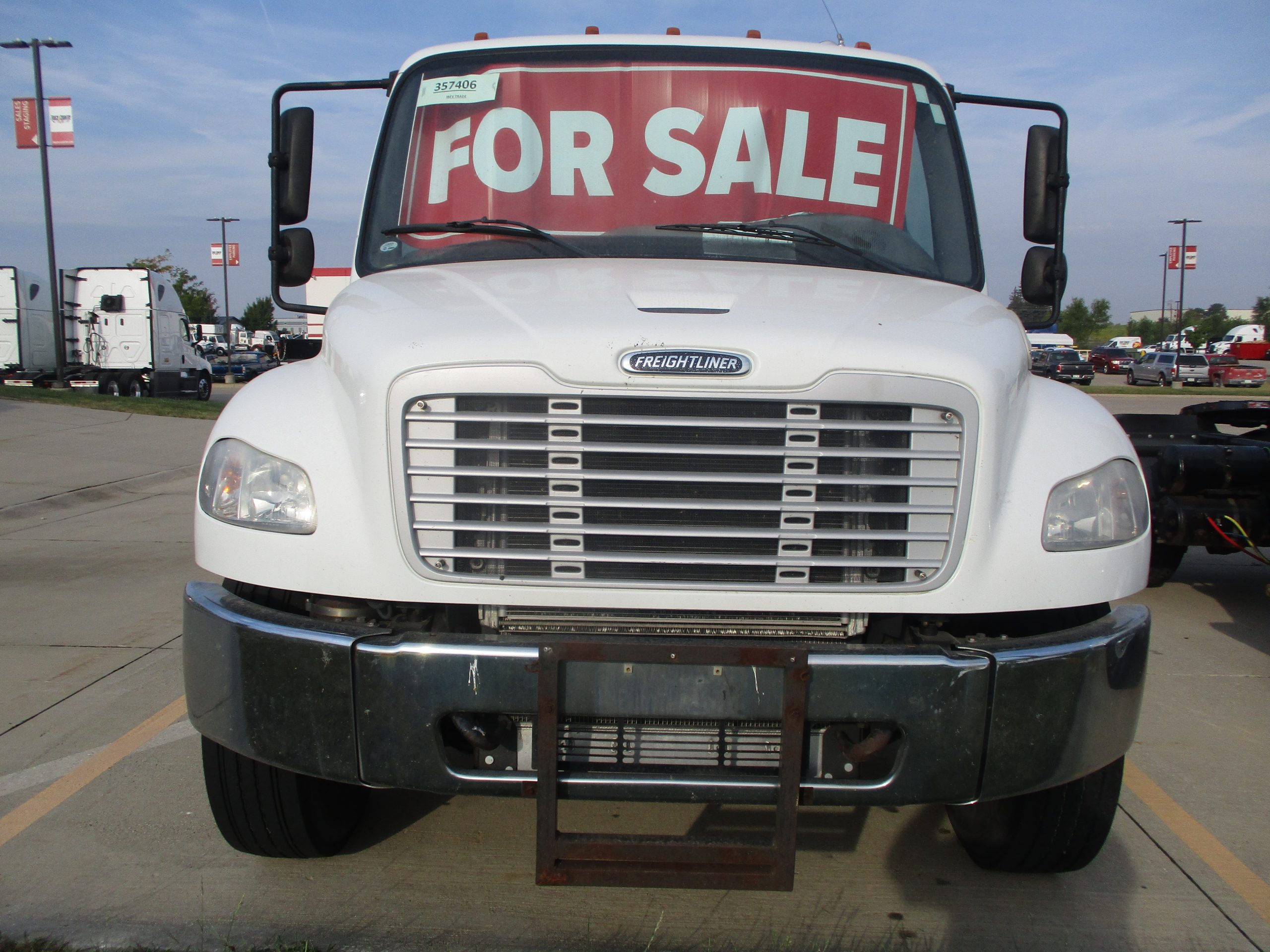 2013 Freightliner M2 106 - image 2 of 5