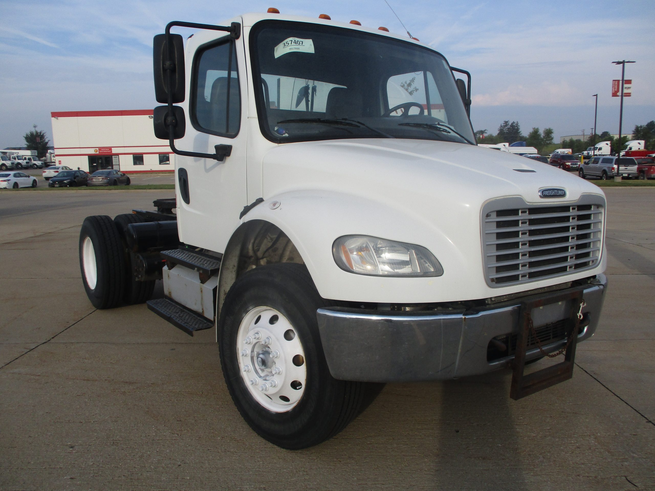 2013 Freightliner M2 106 - image 3 of 6
