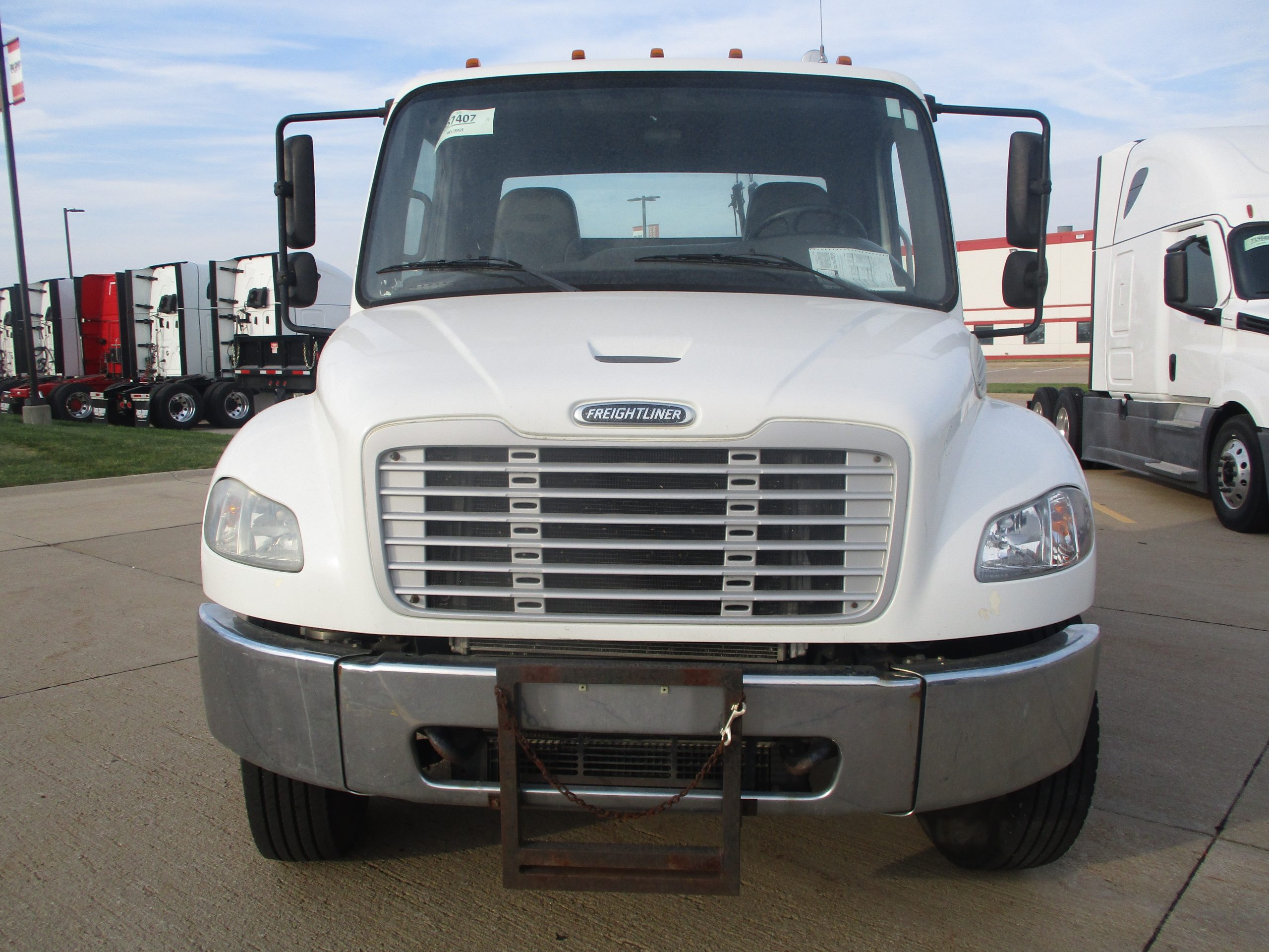 2013 Freightliner M2 106 - image 2 of 6