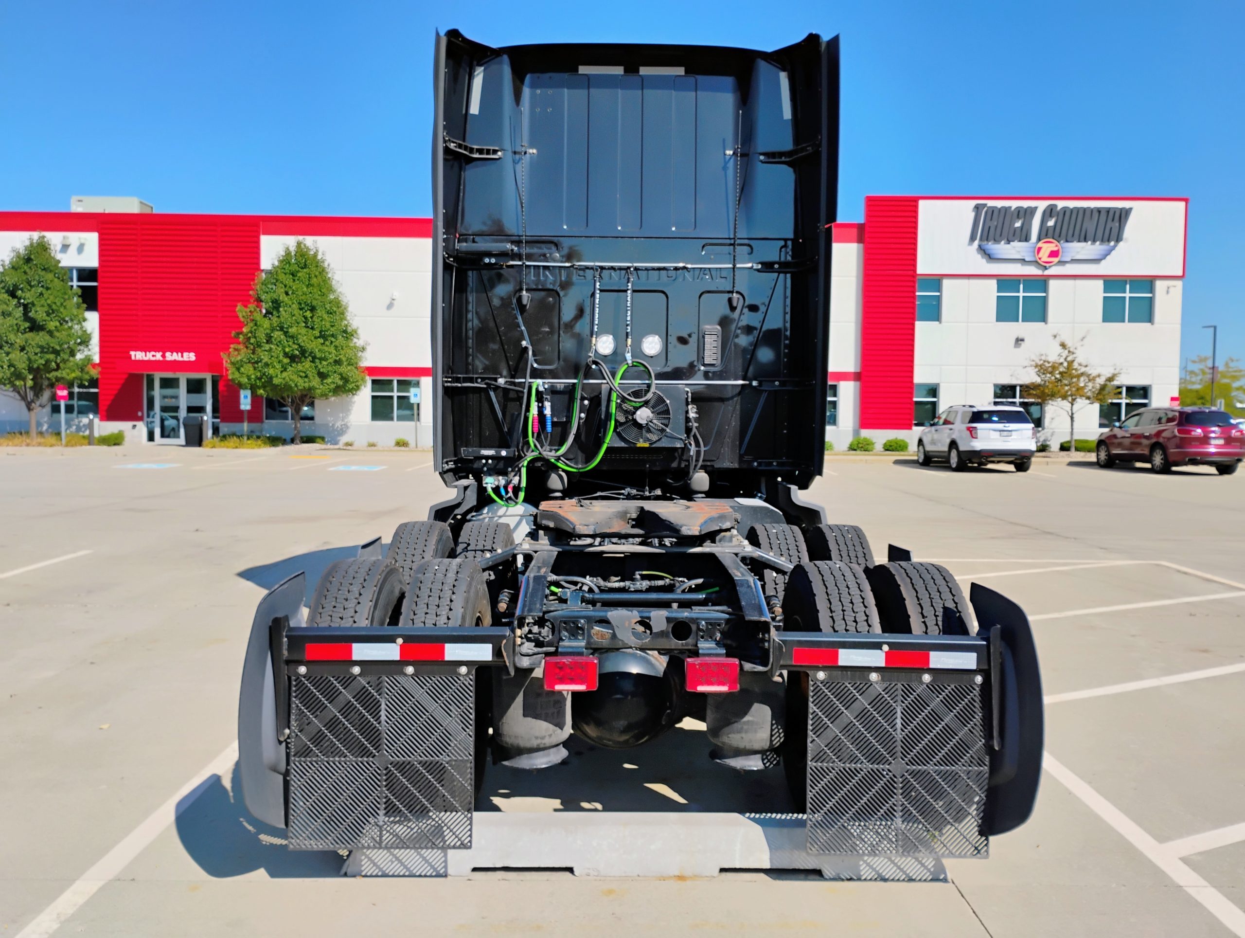 2022 International LT625 - image 3 of 6