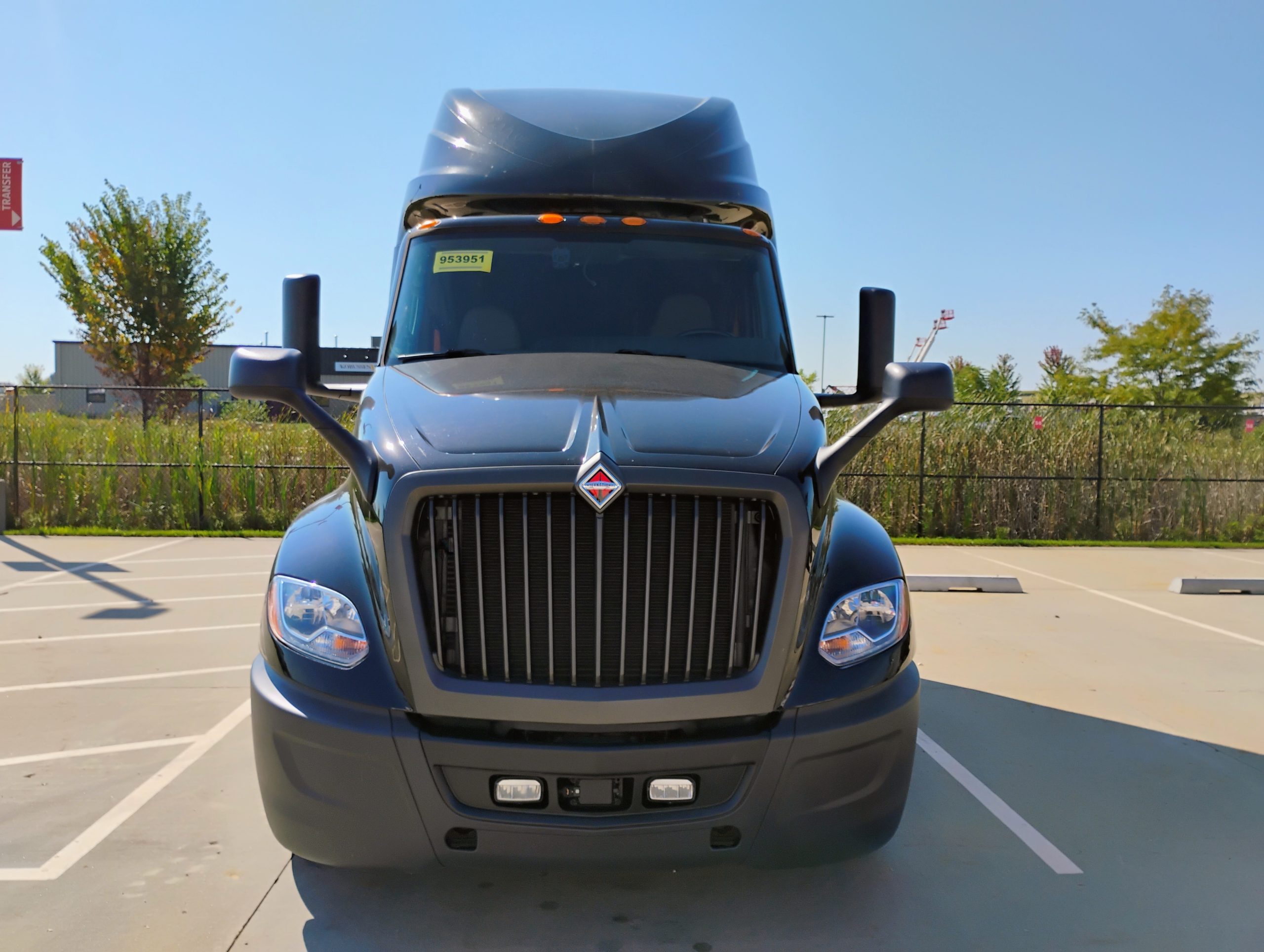 2022 International LT625 - image 2 of 6