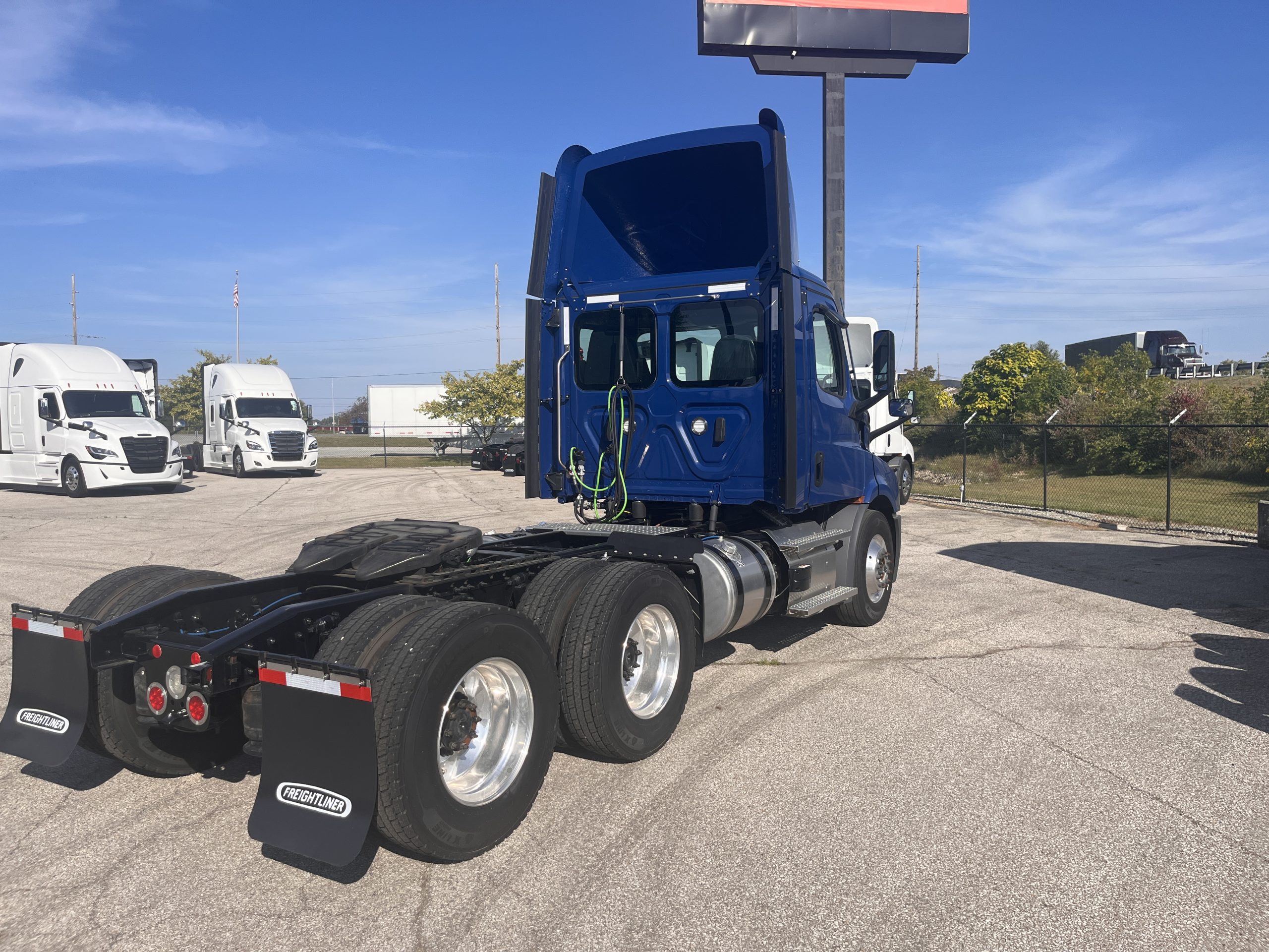 2025 Freightliner PE116DC - image 3 of 5