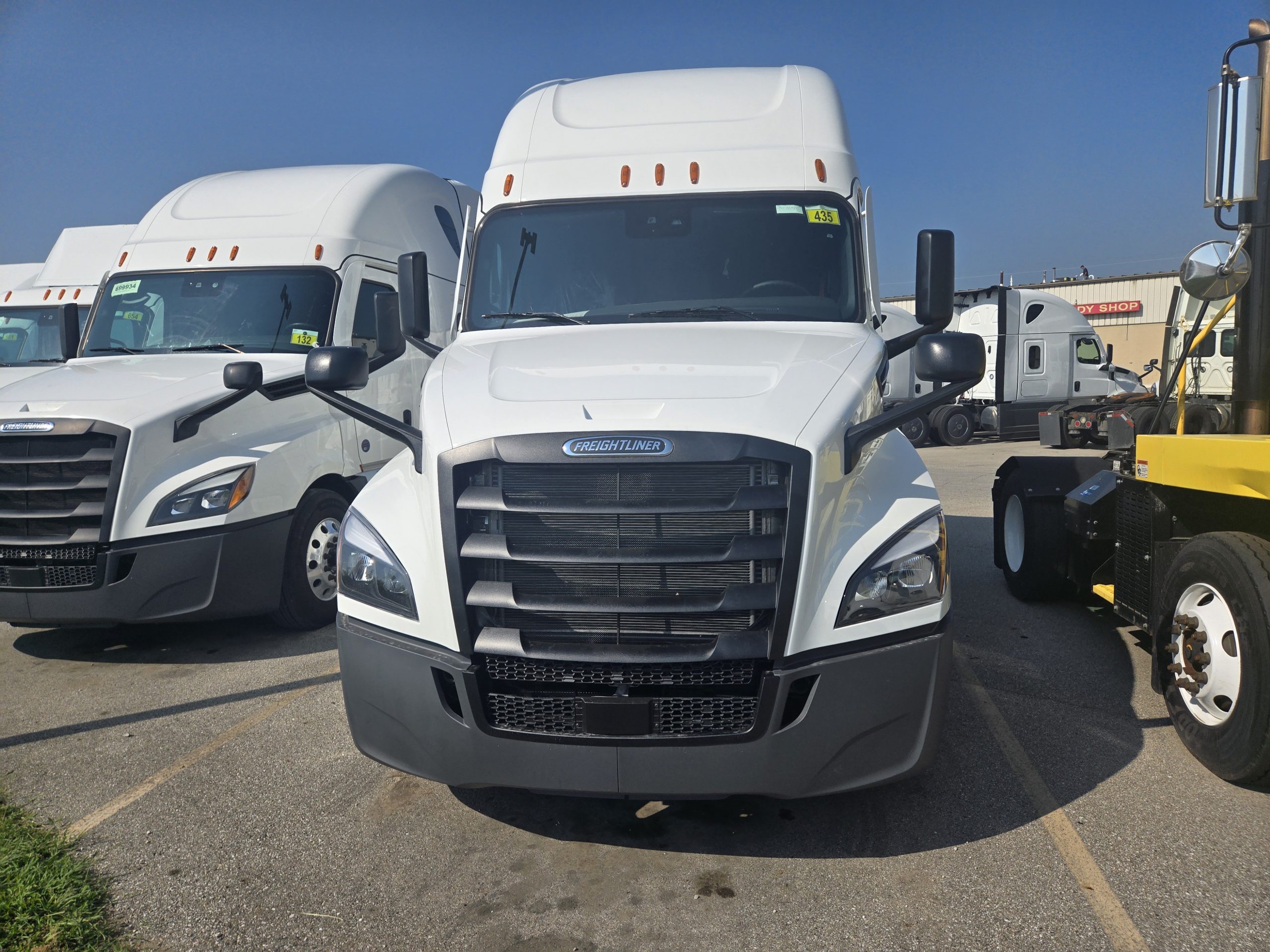 2026 Freightliner PJ126SLP - image 2 of 6