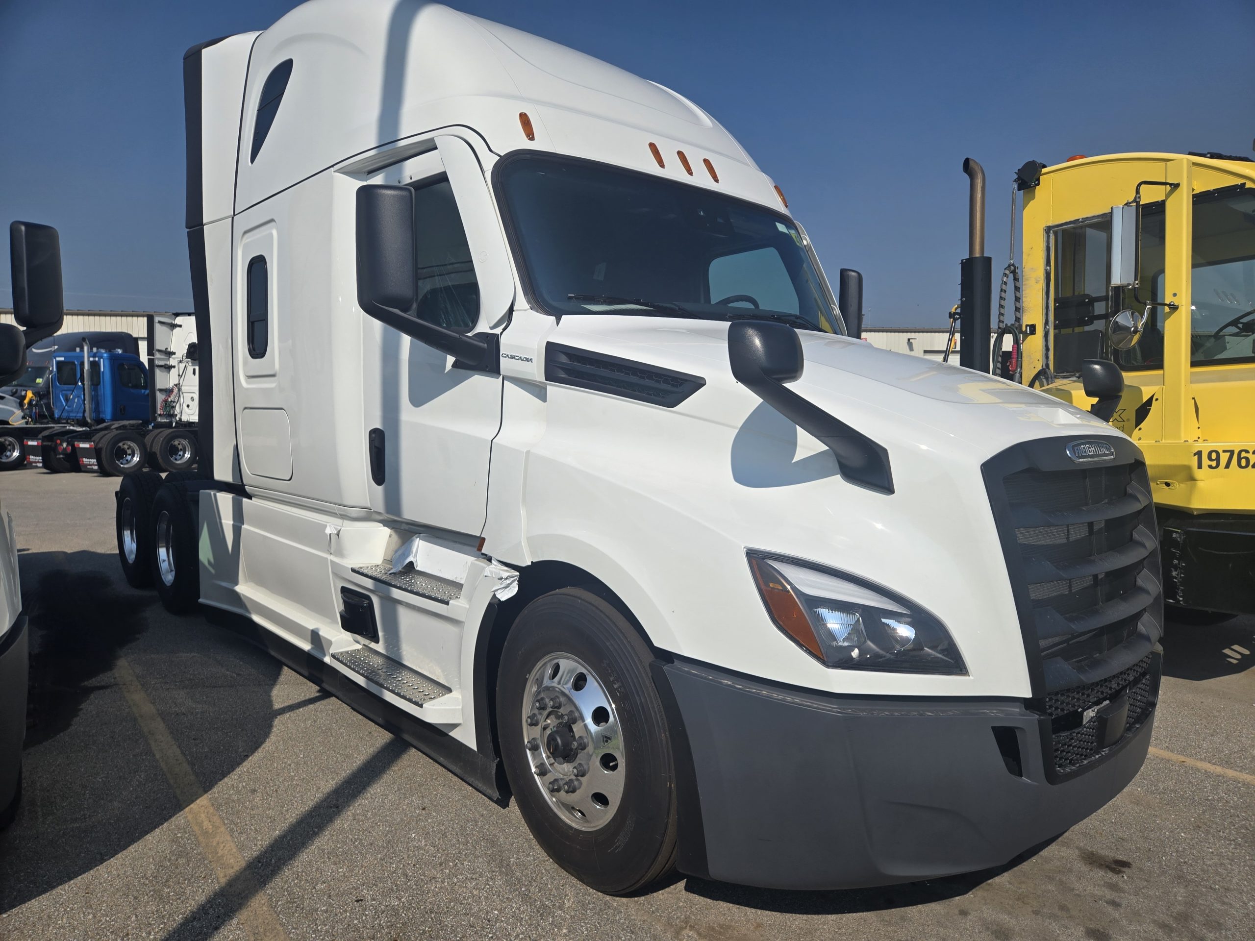 2026 Freightliner PJ126SLP - image 3 of 6