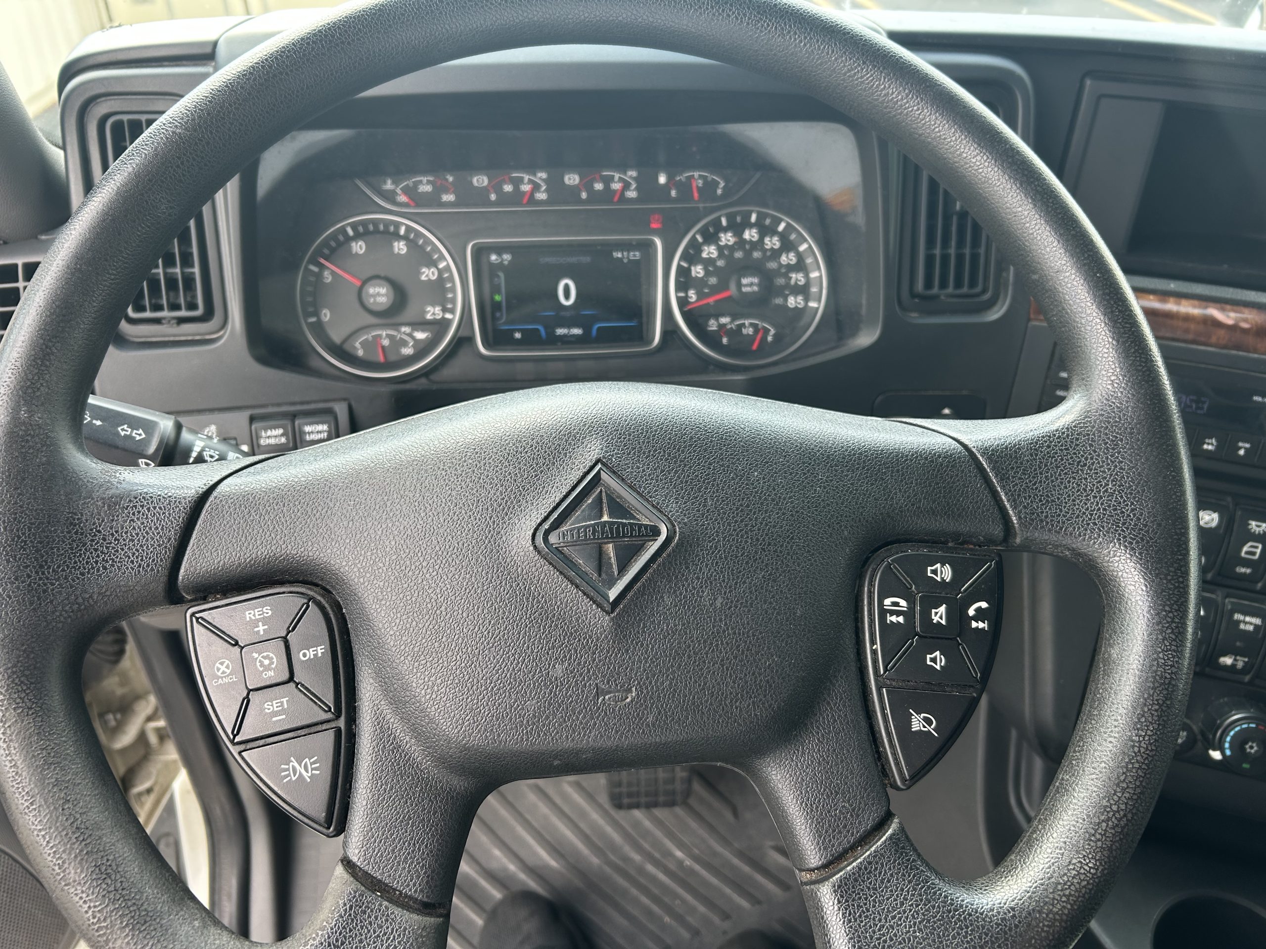 2022 International LT625 - image 6 of 6