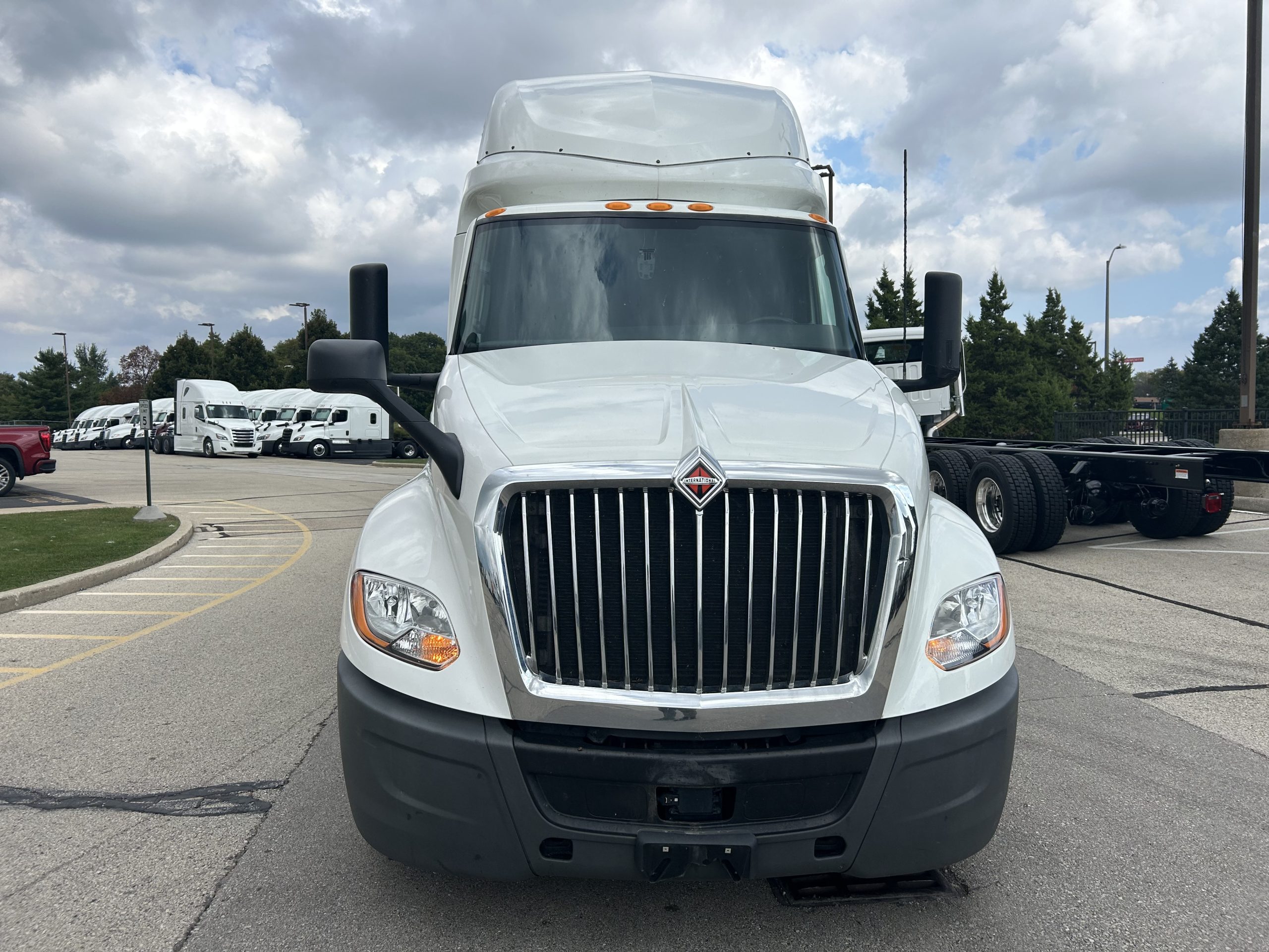 2022 International LT625 - image 2 of 6