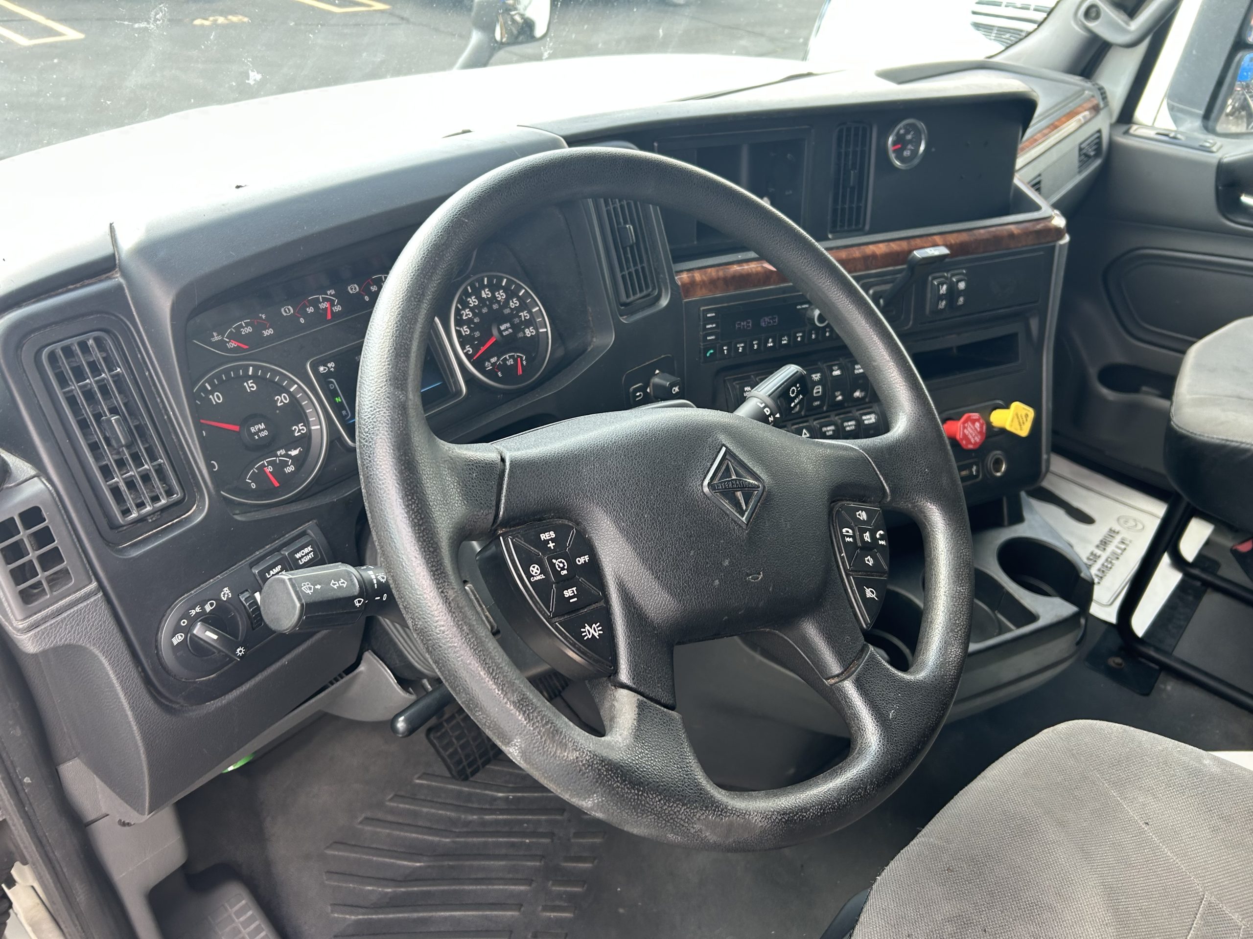 2022 International LT625 - image 5 of 6