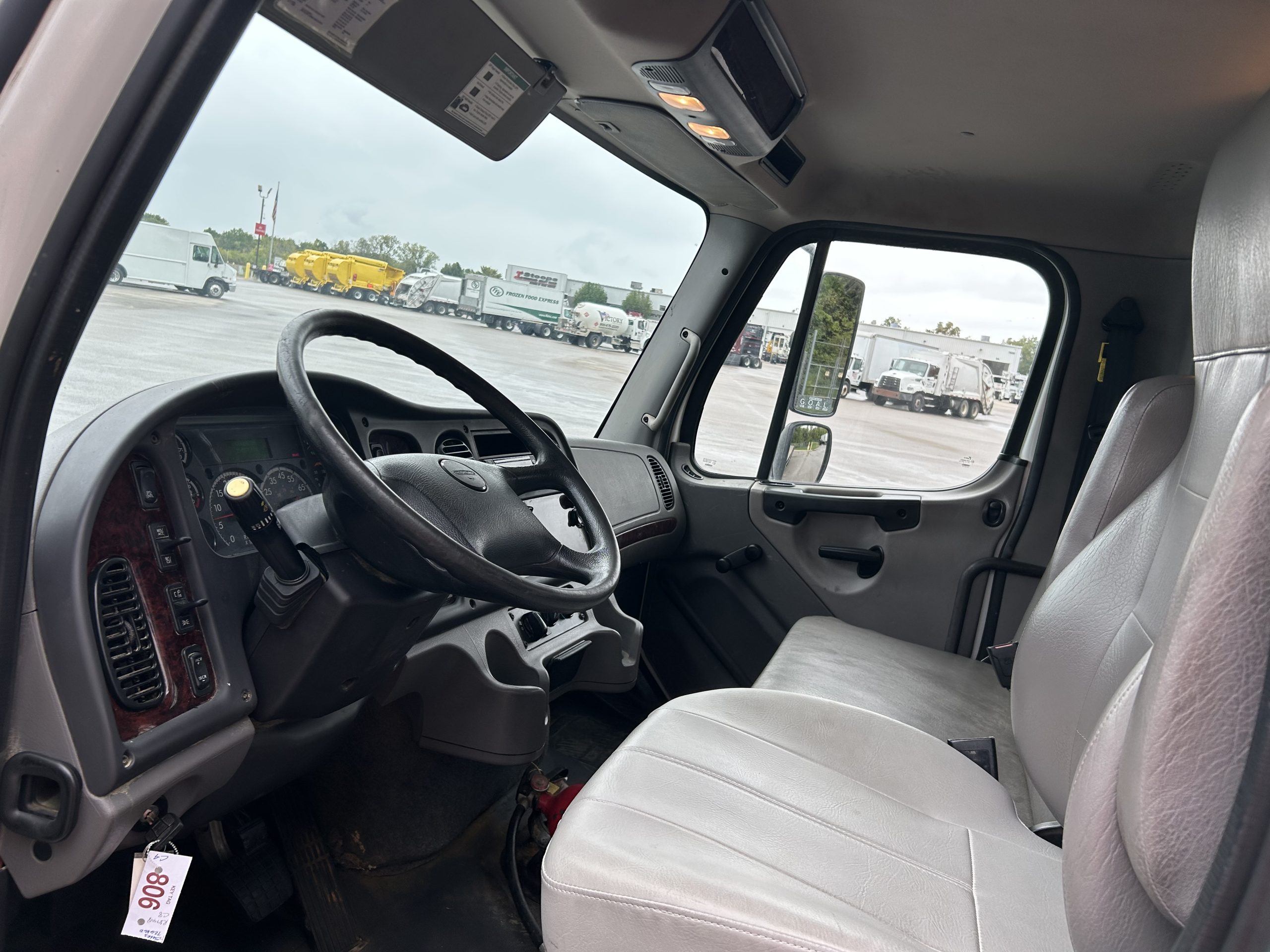2022 Freightliner M2 106 - image 5 of 6