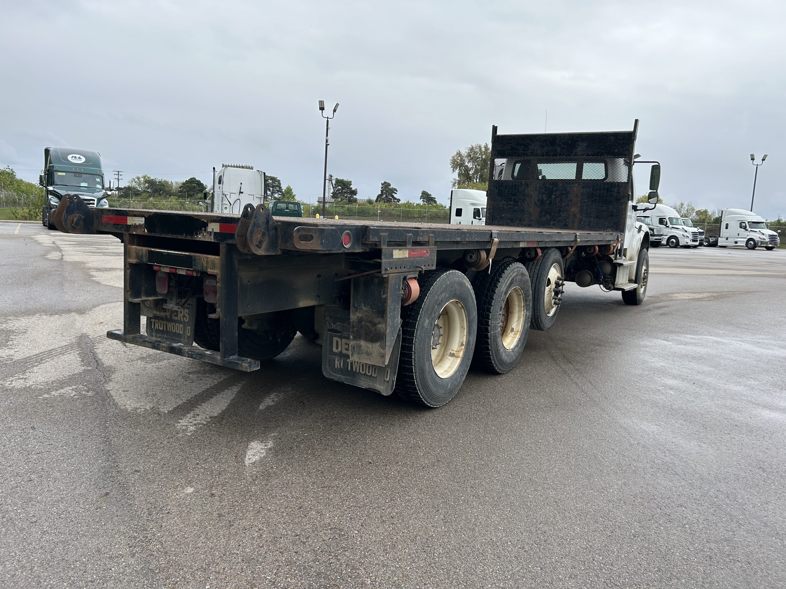 2022 Freightliner M2 106 - image 2 of 6