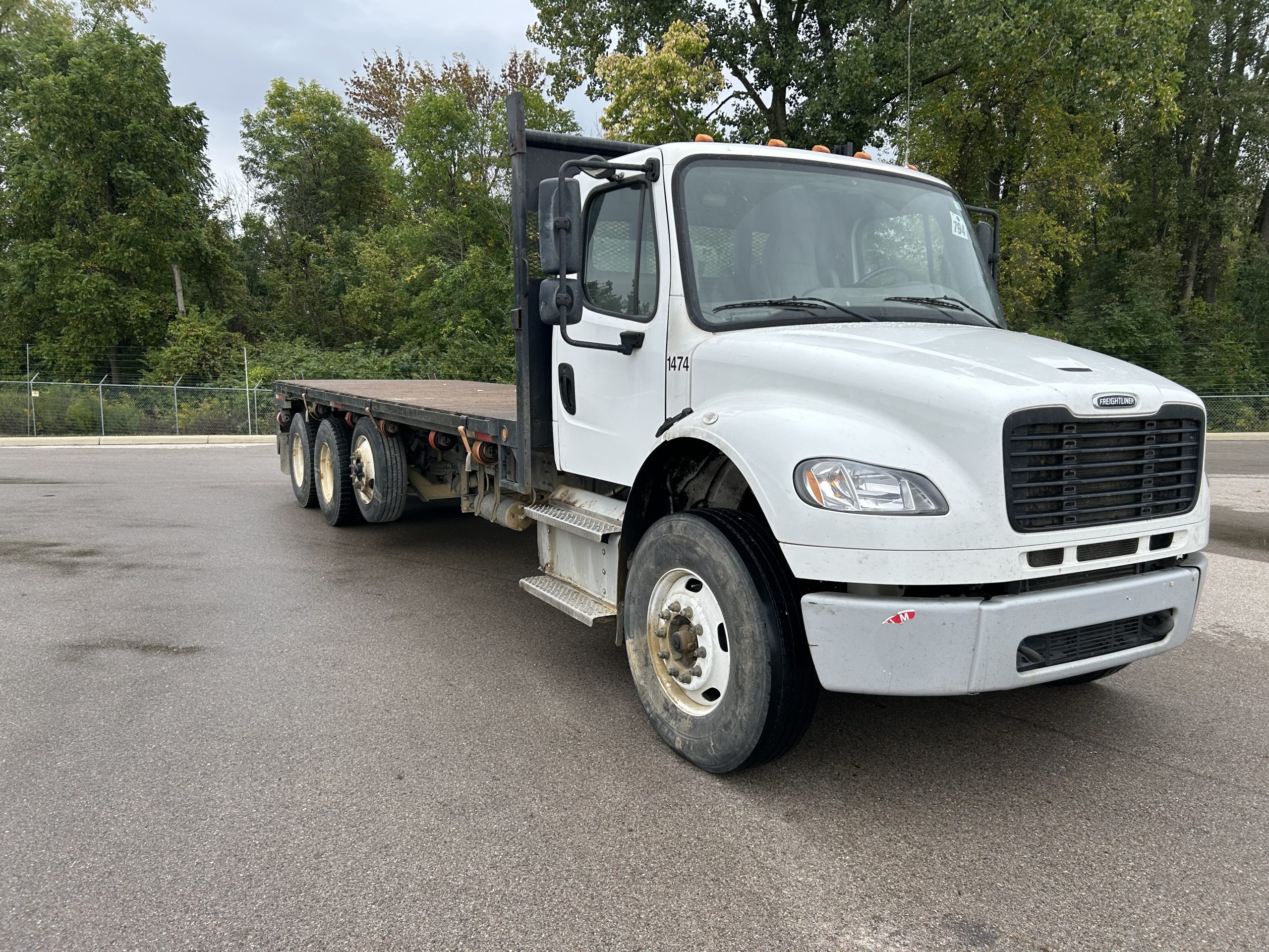 2022 Freightliner M2 106 - image 3 of 6