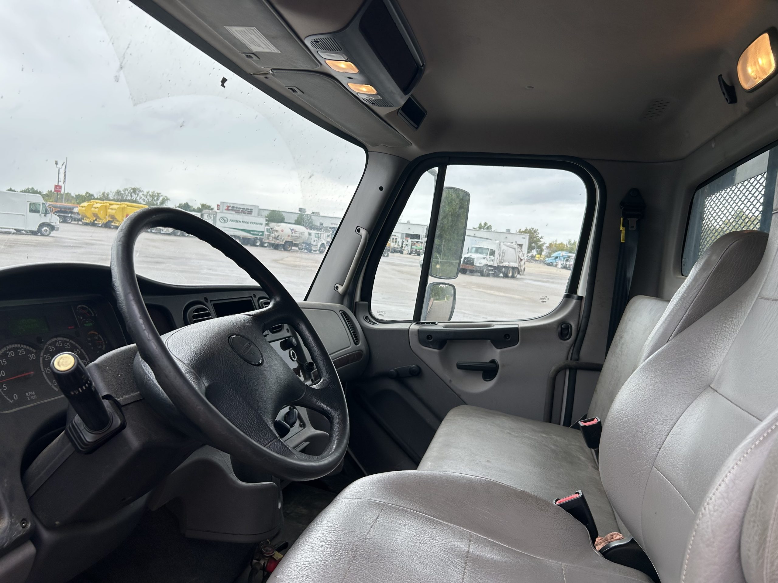 2022 Freightliner M2 106 - image 5 of 6