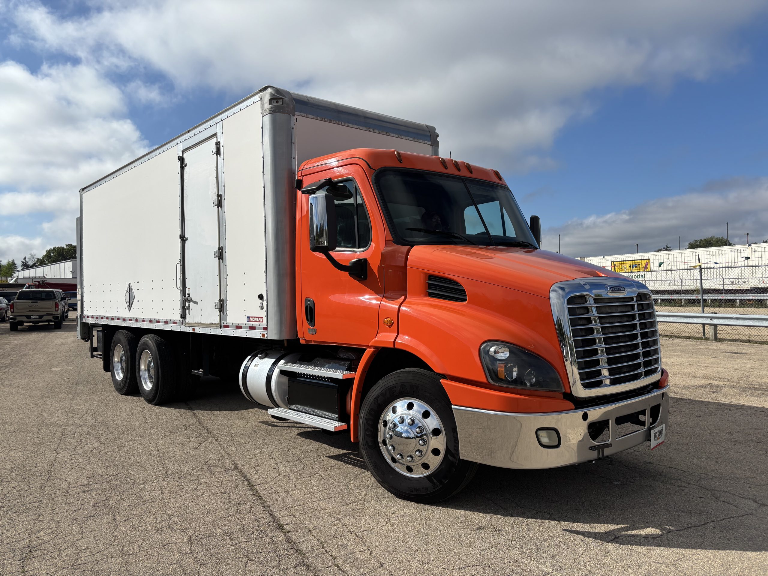 2018 Freightliner CA113 - image 3 of 6