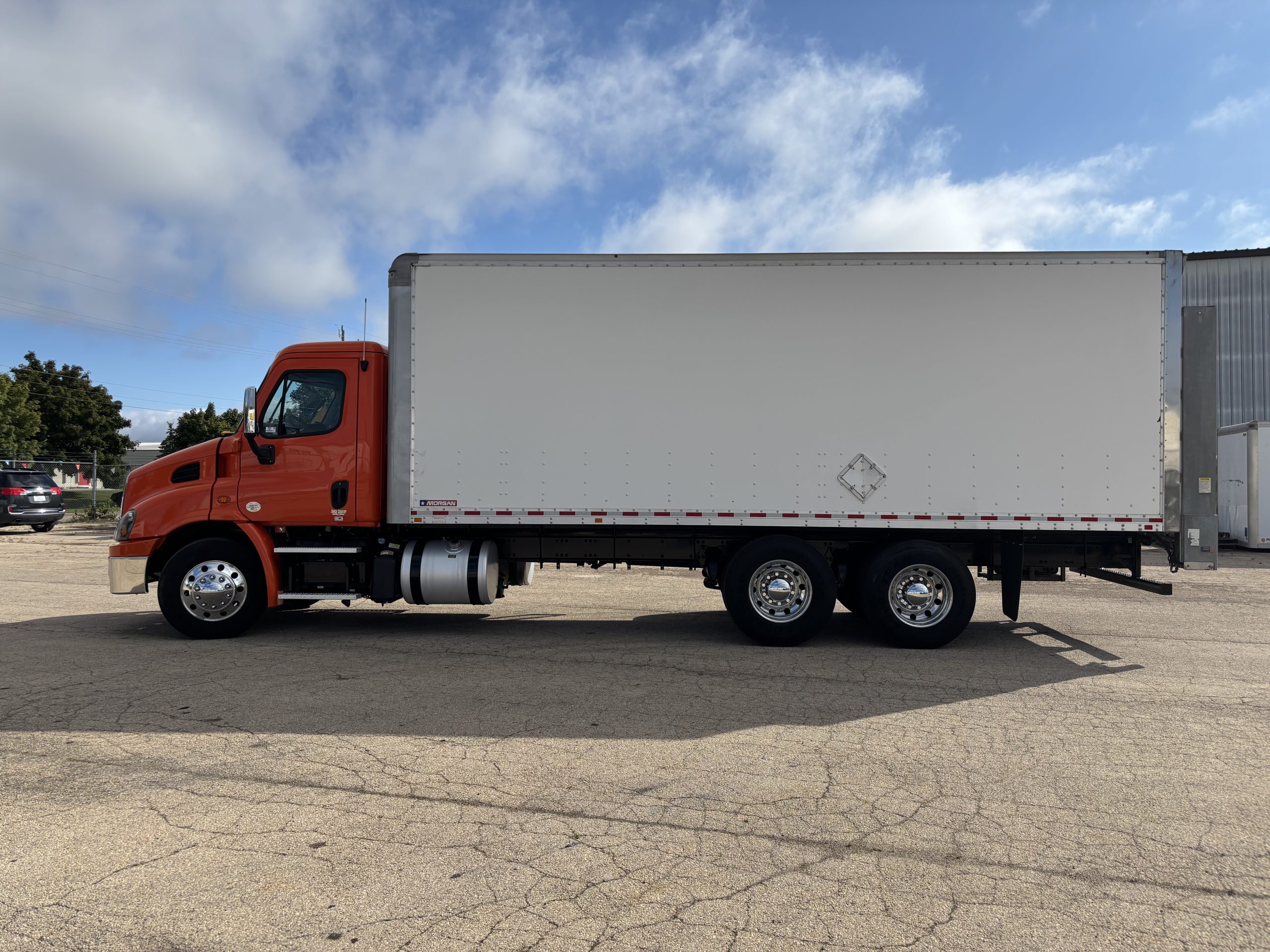 2018 Freightliner CA113 - image 5 of 6