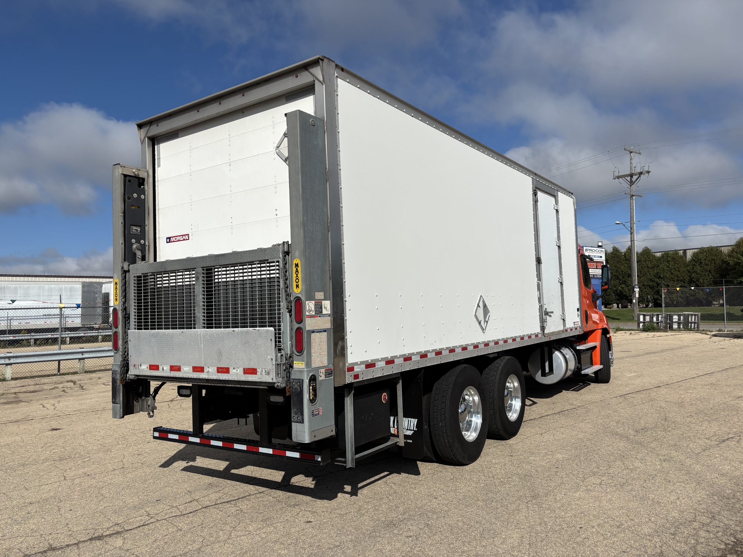 2018 Freightliner CA113 - image 6 of 6