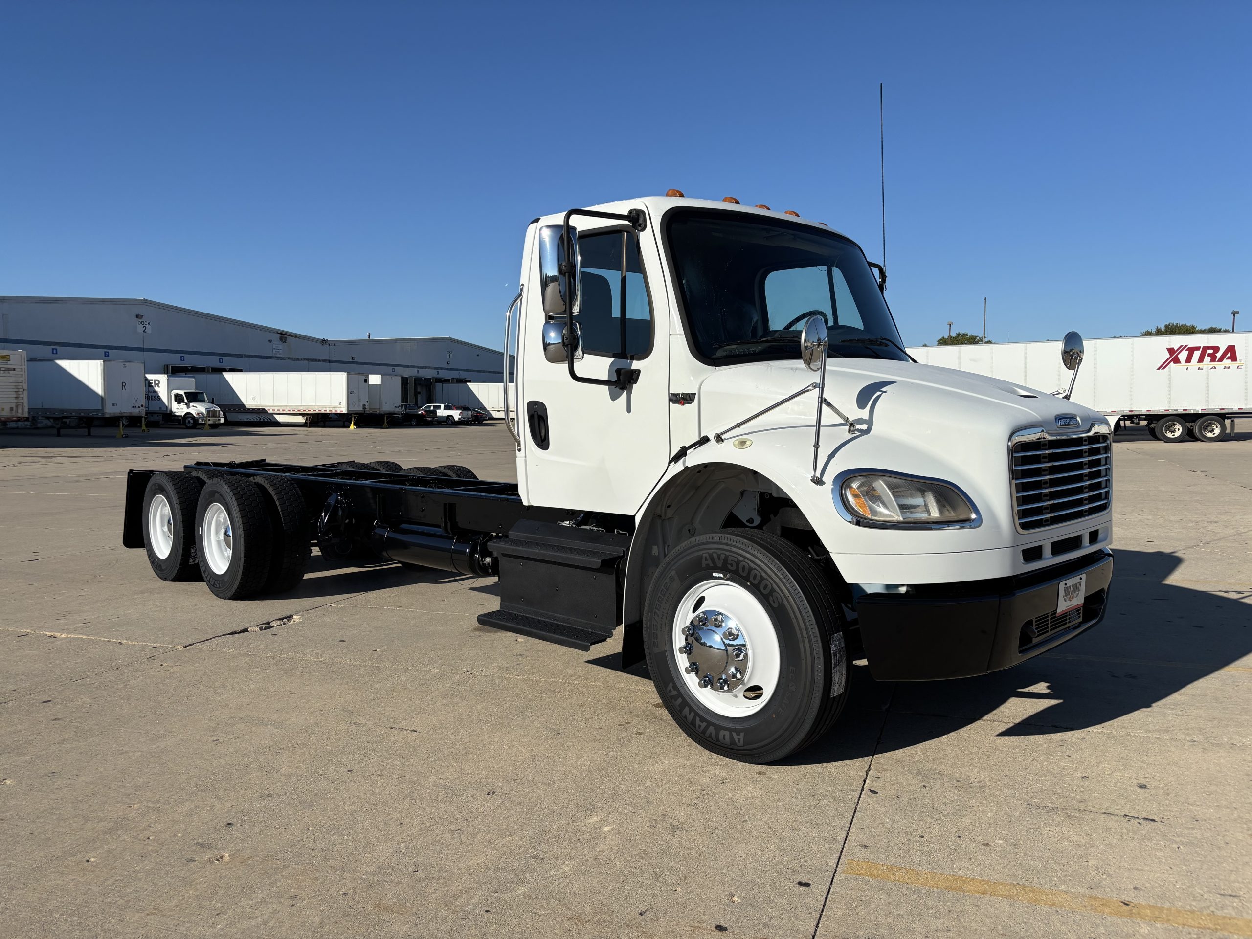 2014 Freightliner M280 - image 2 of 6