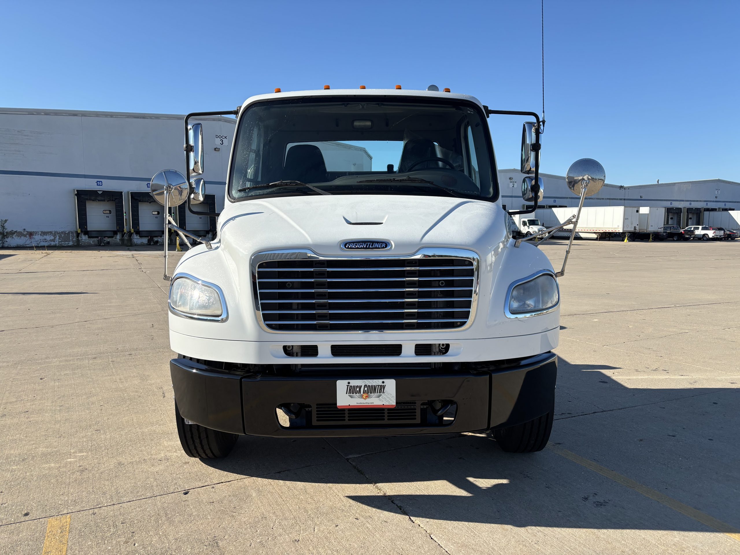 2014 Freightliner M280 - image 3 of 6