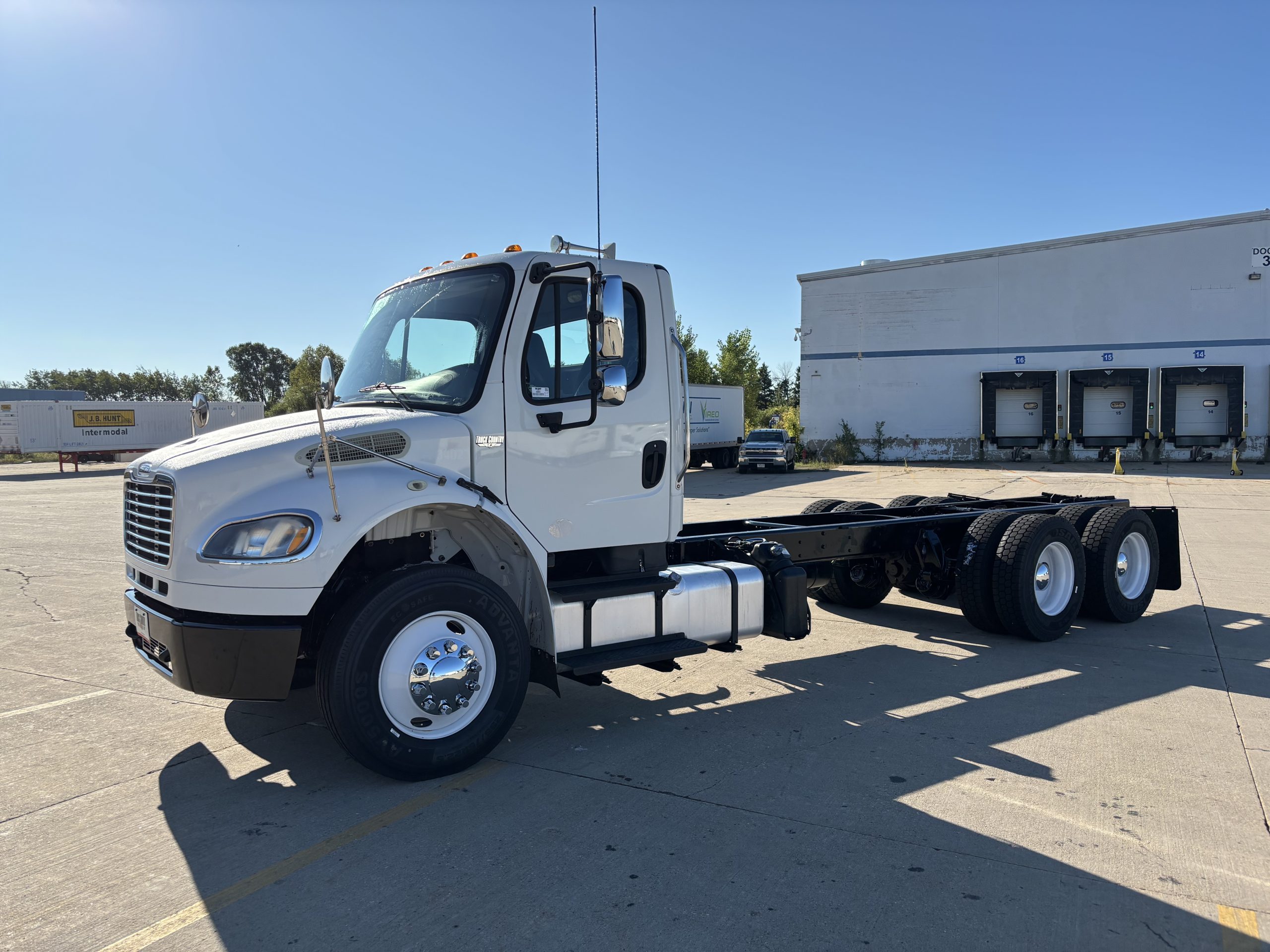 2014 Freightliner M280 - image 1 of 6