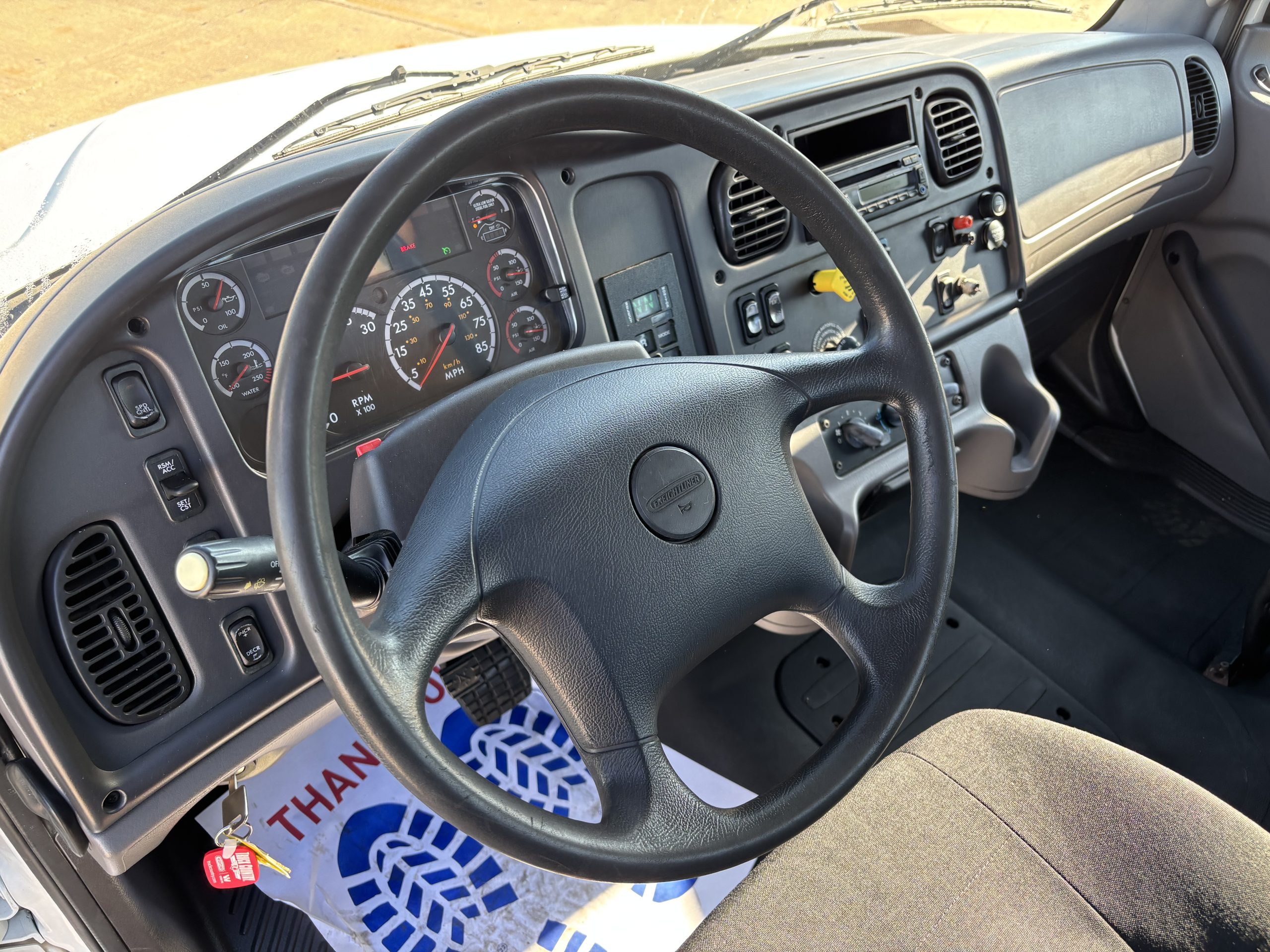 2014 Freightliner M280 - image 4 of 6