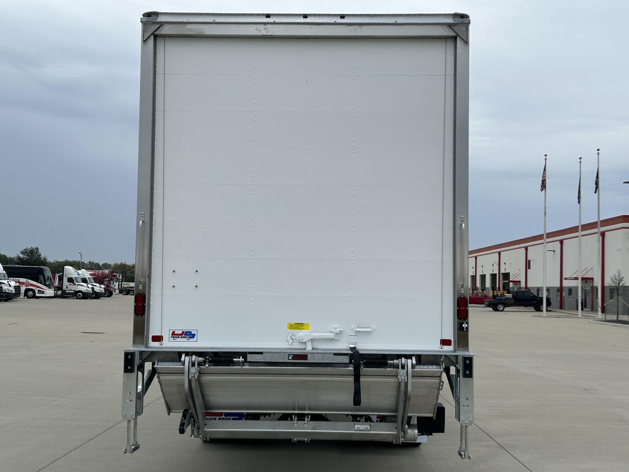 2026 Freightliner M2 106+ - image 4 of 6