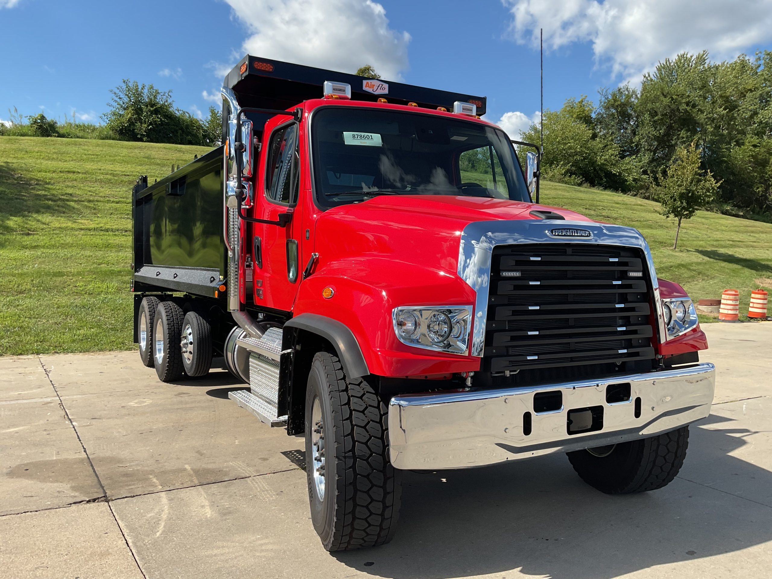 2026 Freightliner 114SD - image 3 of 6